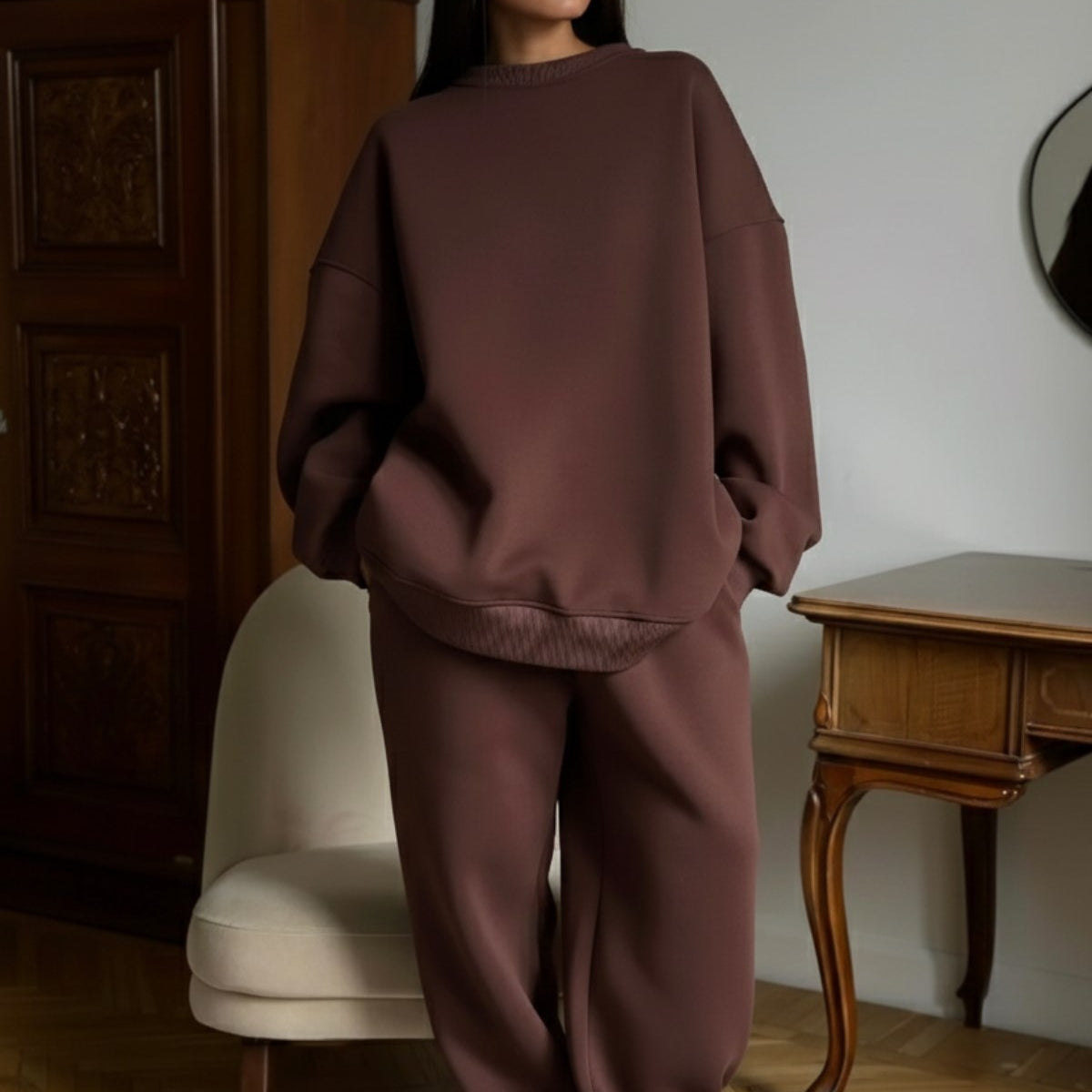 Kadın Oversize Sweat Elbise Eşofman Takımı Basic Kahverrengi – Bisiklet Yaka, Lastikli Paça, 3İplik