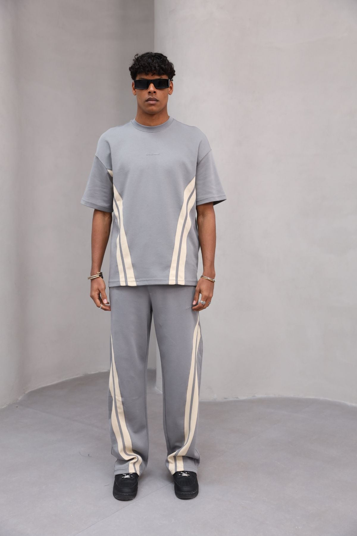 Rahat Kesim Şerit Detaylı Minimal Çizgili Oversize Erkek Günlük Takım