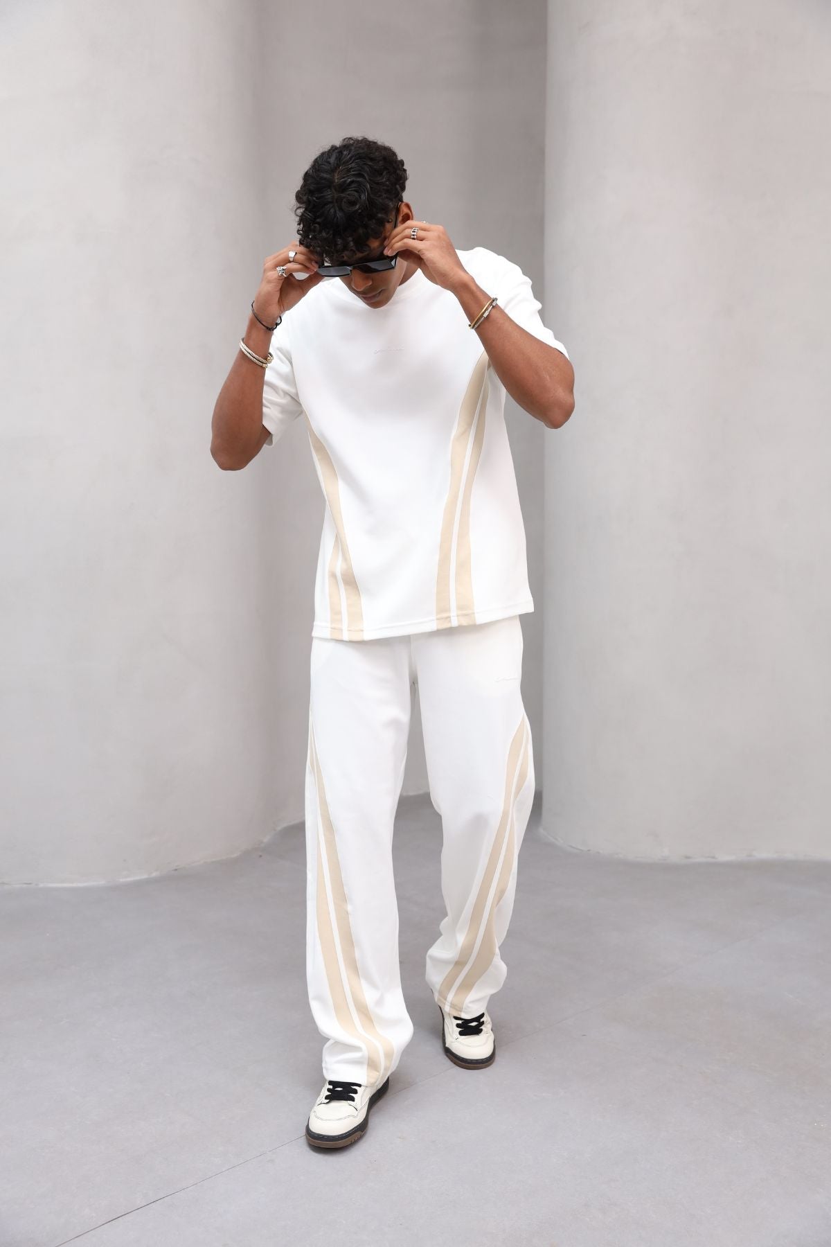 Rahat Kesim Şerit Detaylı Minimal Çizgili Oversize Erkek Günlük Takım