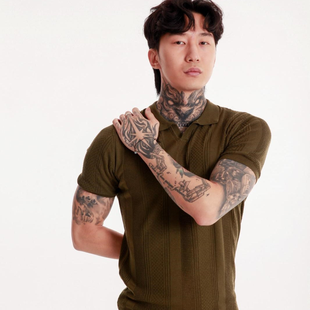 Erkek Haki Polo Yaka Triko Tişört – Kısa Kollu, Modern Slim Fit, Yazlık Örgü Dokulu Model
