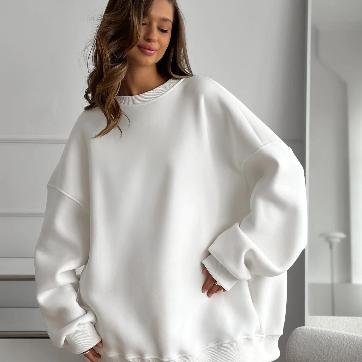 Kadın Oversize Sweatshirt Elbise Basic Beyaz – Bisiklet Yaka, 3 İplik Şardonlu Polar