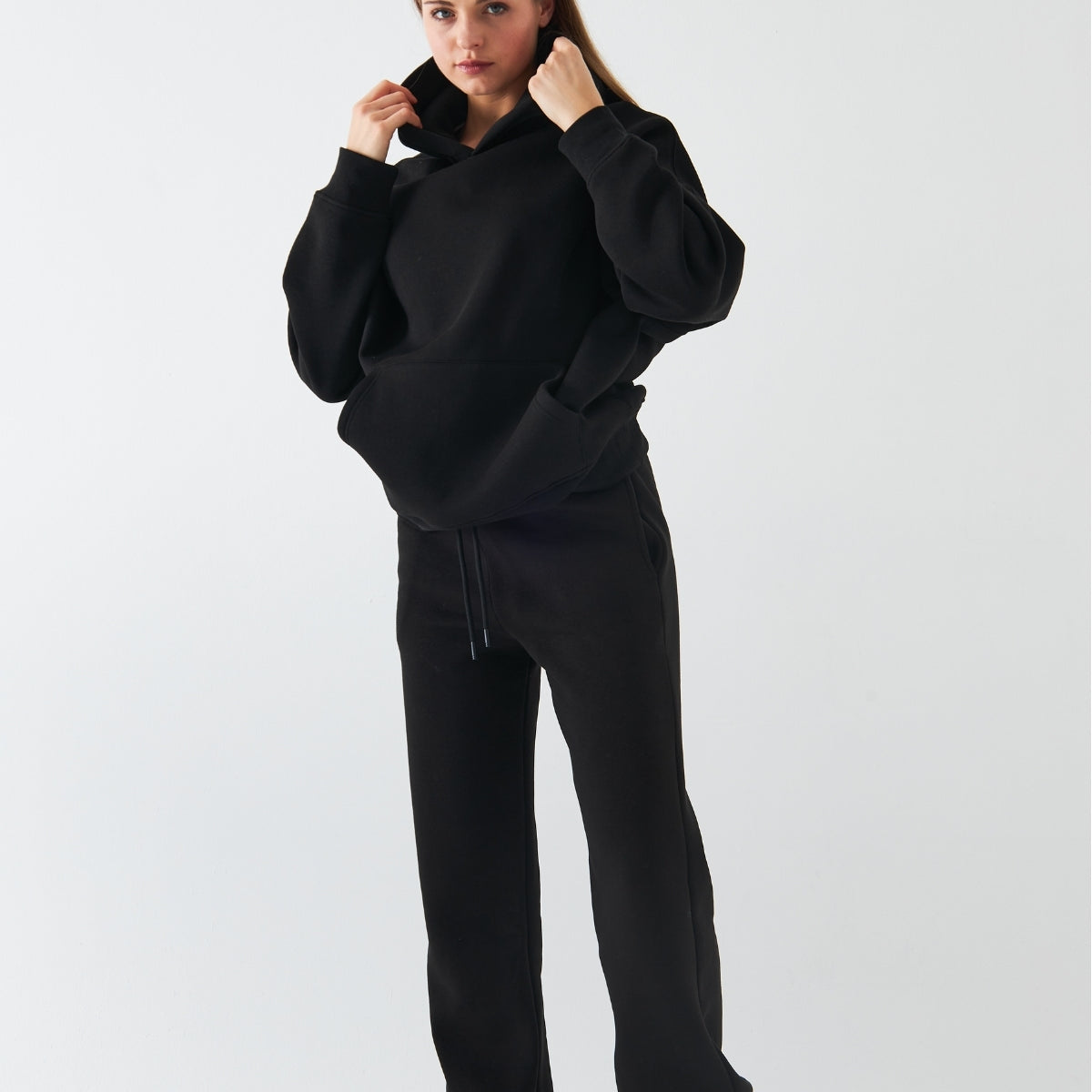 Oversize Unisex Eşofman Takımı Siyah – Basic, 3 İplik Şardonlu Polar; Kapüşonlu Üst, Lastikli Alt