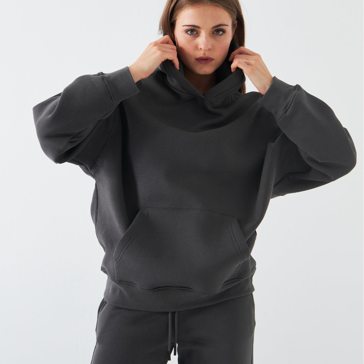 Oversize Unisex Eşofman Takımı Füme – Basic, 3 İplik Şardonlu Polar; Kapüşonlu Üst, Lastikli Alt