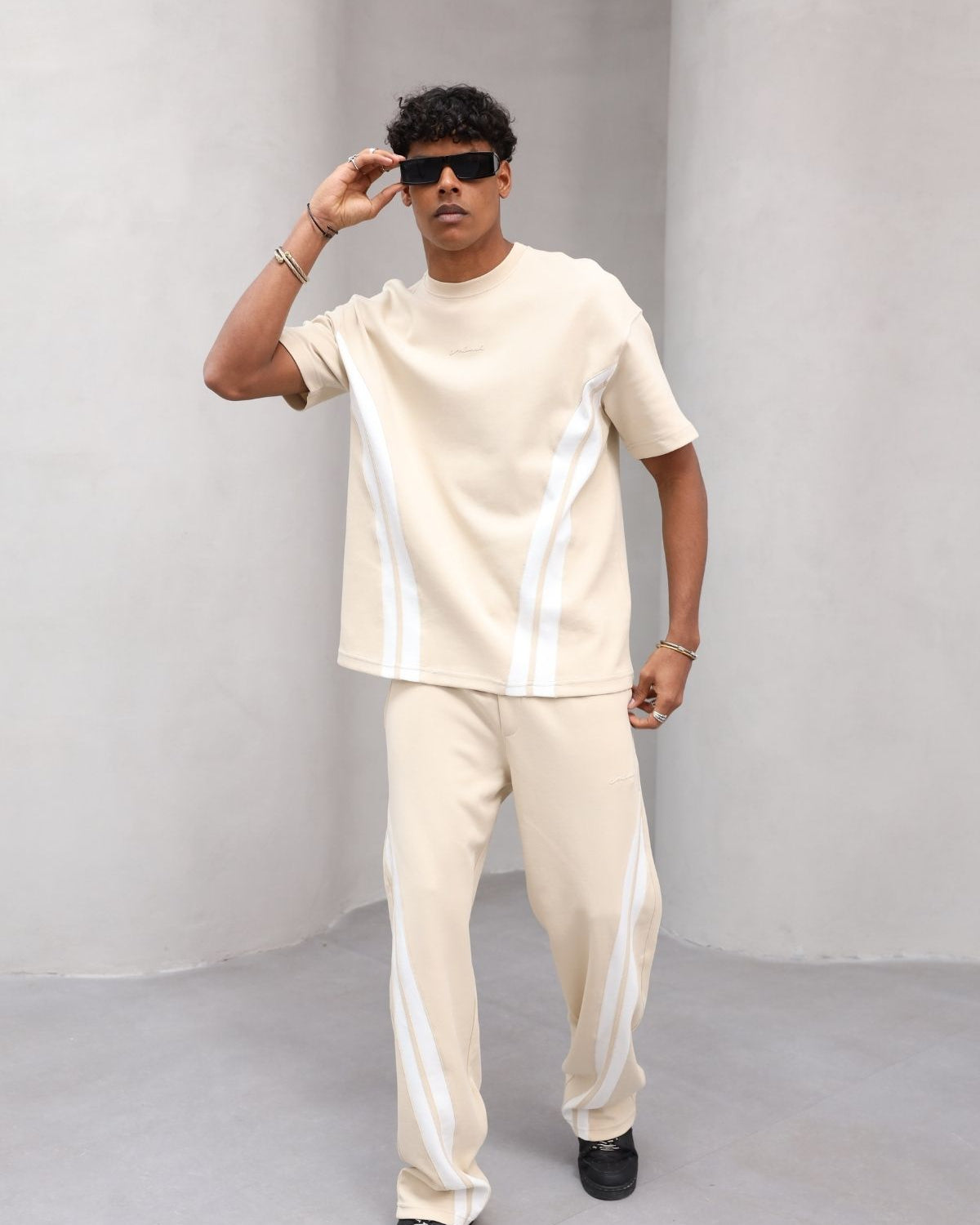 Rahat Kesim Şerit Detaylı Minimal Çizgili Oversize Erkek Günlük Takım