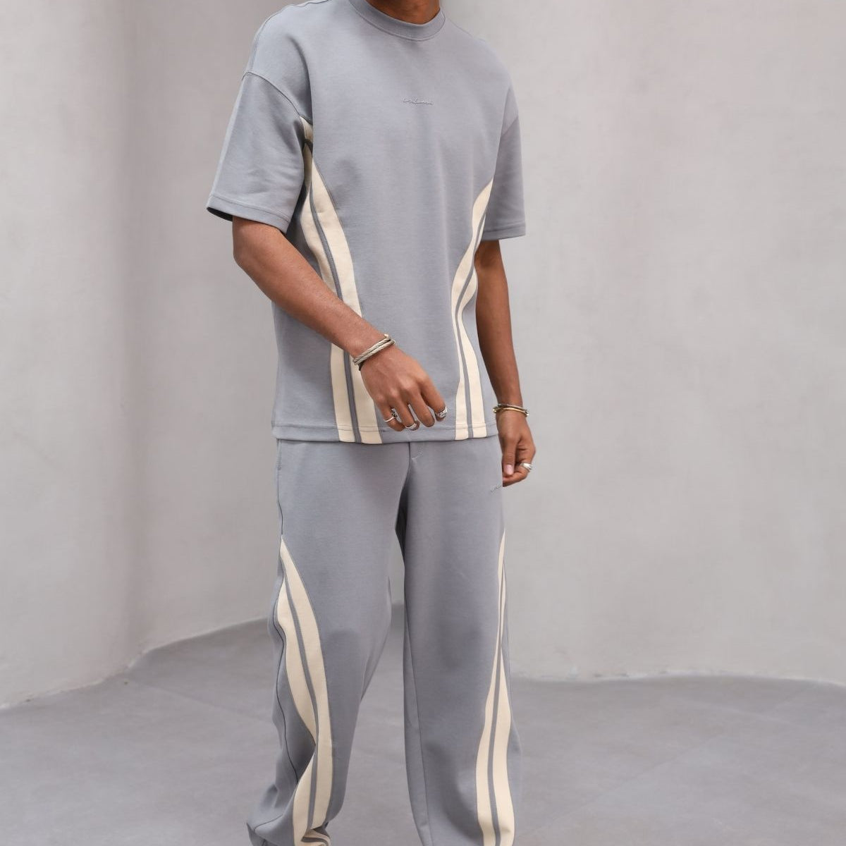 Rahat Kesim Şerit Detaylı Minimal Çizgili Oversize Erkek Günlük Takım