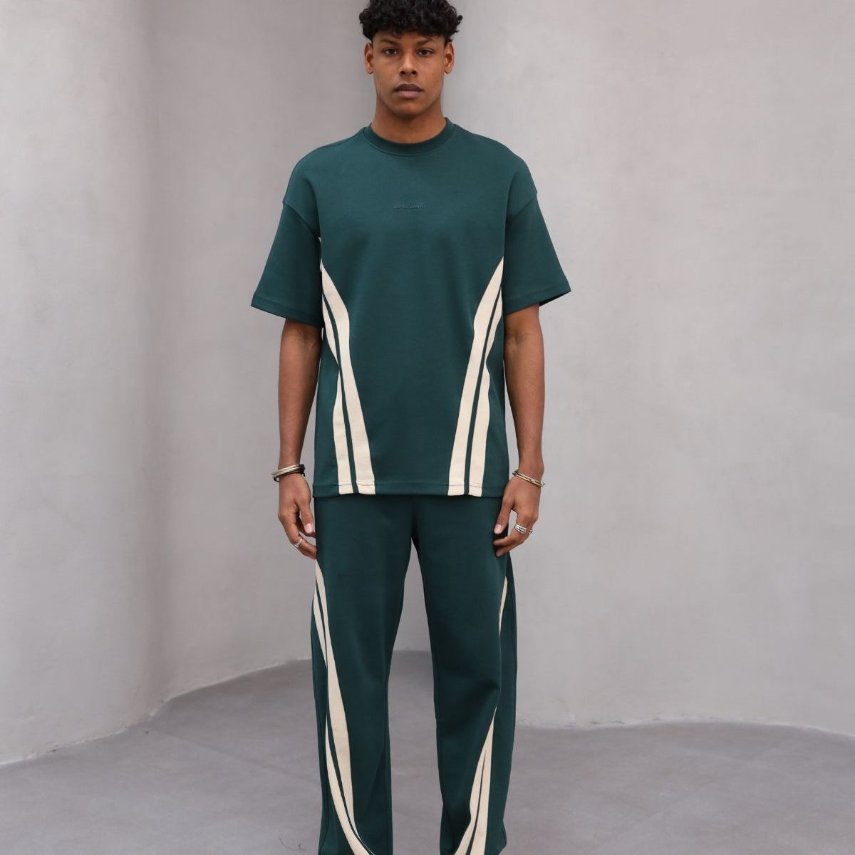 Rahat Kesim Şerit Detaylı Minimal Çizgili Oversize Erkek Günlük Takım