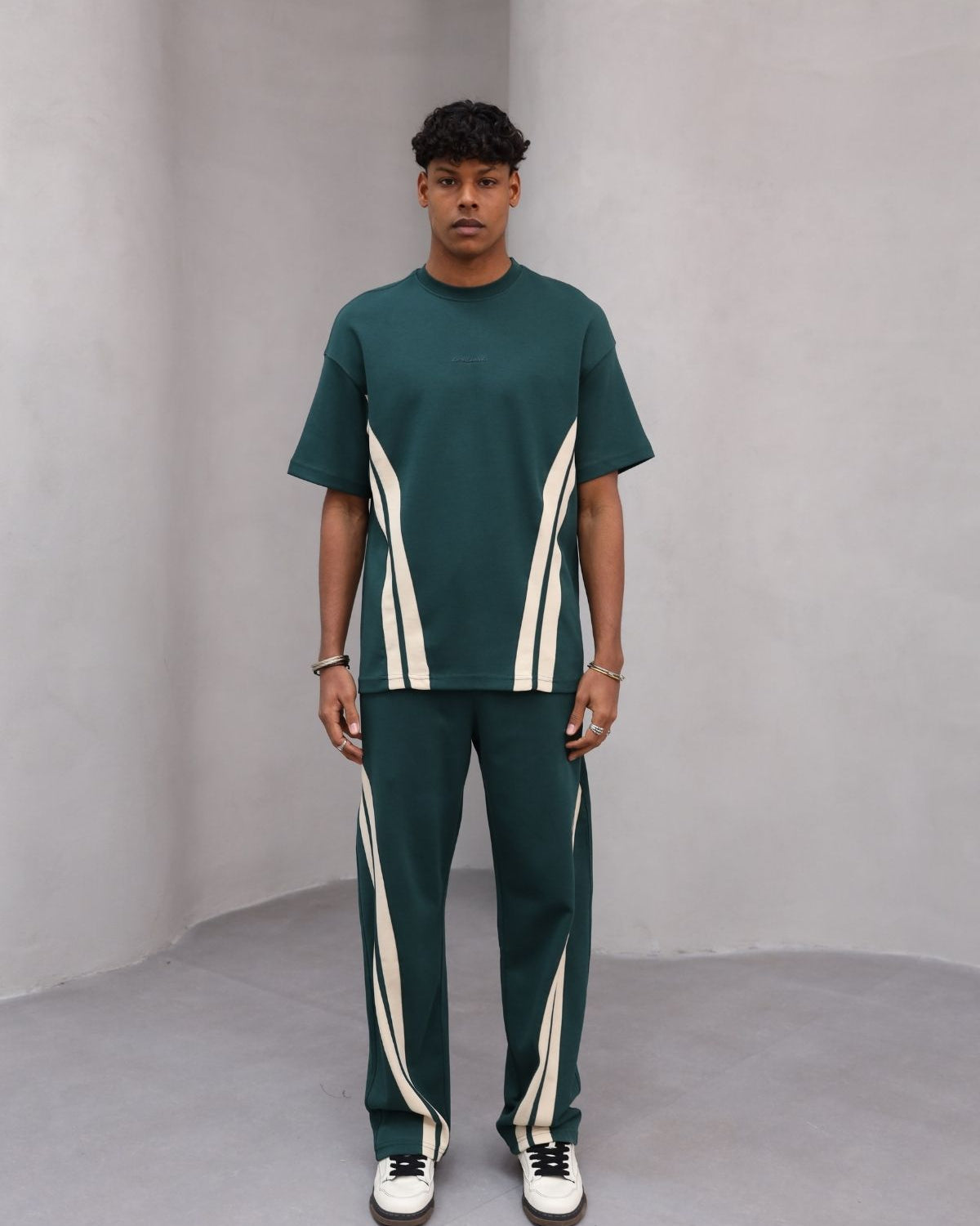 Rahat Kesim Şerit Detaylı Minimal Çizgili Oversize Erkek Günlük Takım