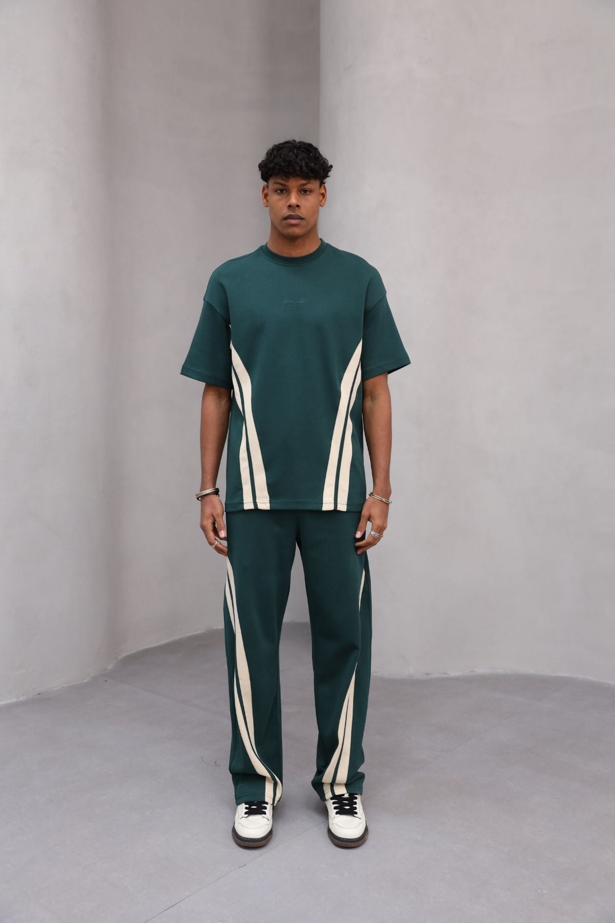 Rahat Kesim Şerit Detaylı Minimal Çizgili Oversize Erkek Günlük Takım