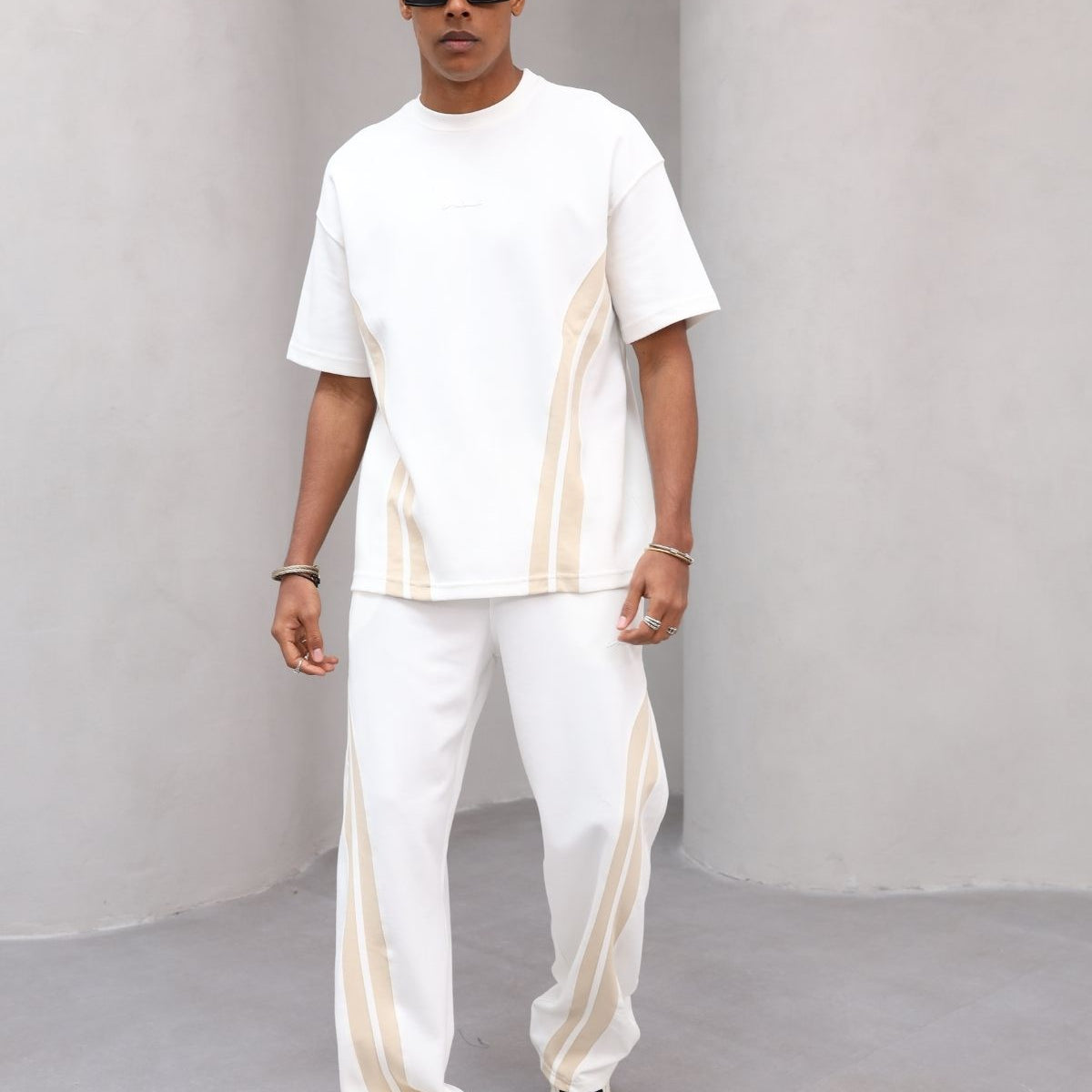Rahat Kesim Şerit Detaylı Minimal Çizgili Oversize Erkek Günlük Takım