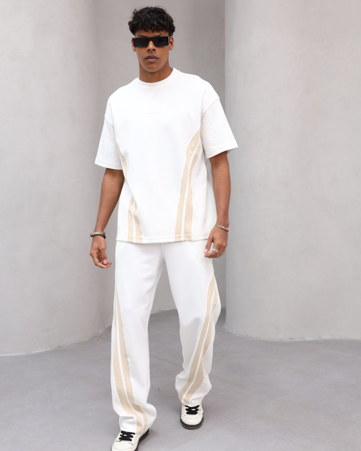 Rahat Kesim Şerit Detaylı Minimal Çizgili Oversize Erkek Günlük Takım