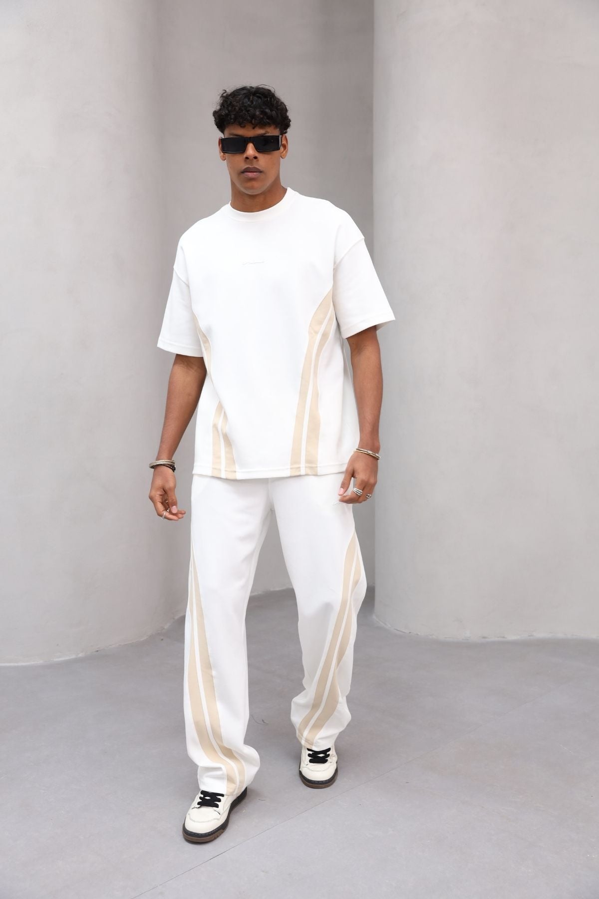 Rahat Kesim Şerit Detaylı Minimal Çizgili Oversize Erkek Günlük Takım