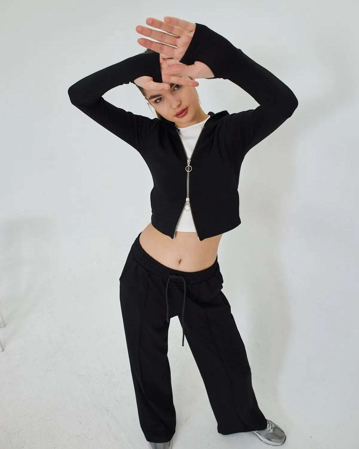 Kadın Fermuarlı Kapüşonlu Sweatshirt ve Geniş Paça Özel Dikim Pantolon Modal Kumaş Eşofman Takımı