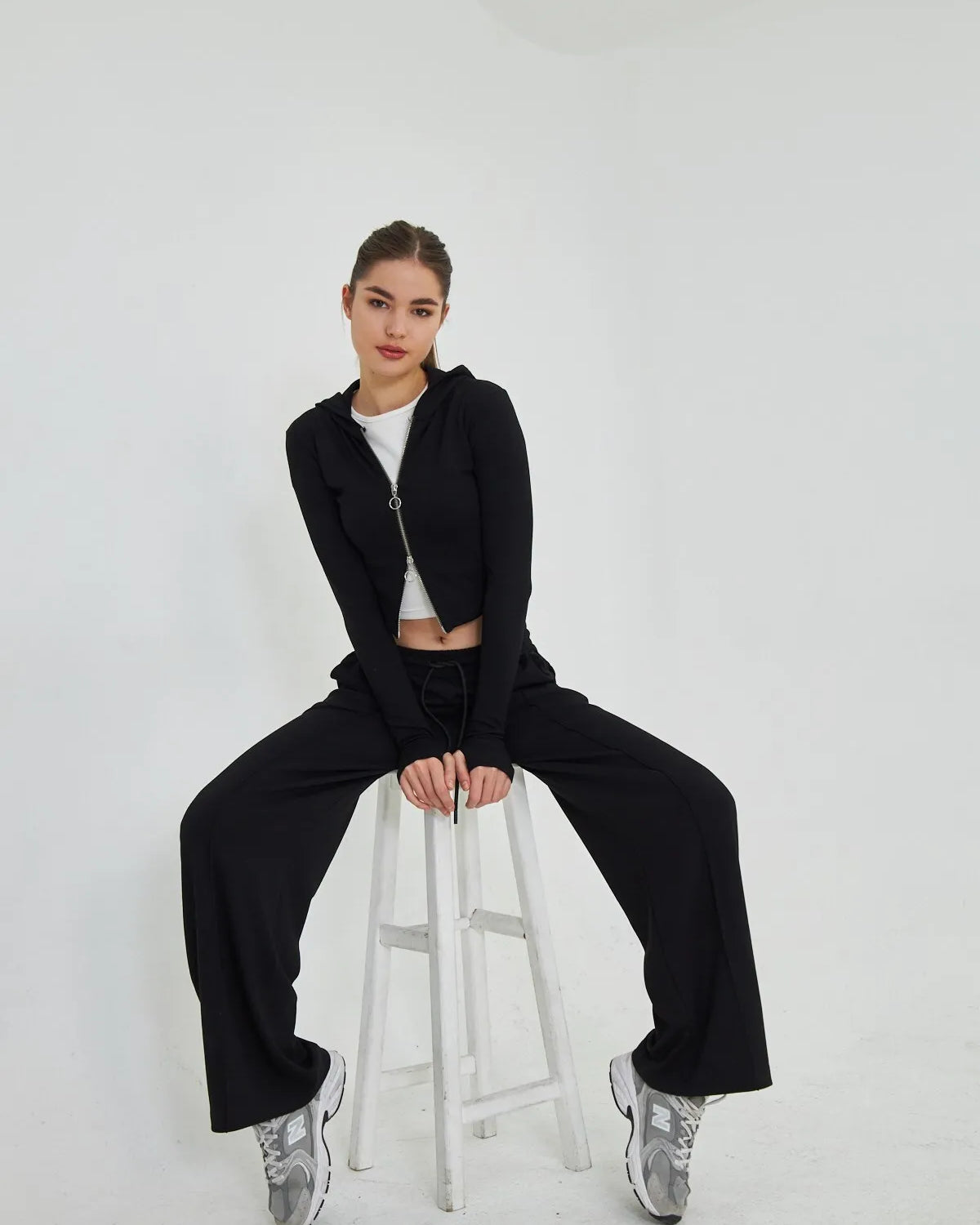 Kadın Fermuarlı Kapüşonlu Sweatshirt ve Geniş Paça Özel Dikim Pantolon Modal Kumaş Eşofman Takımı