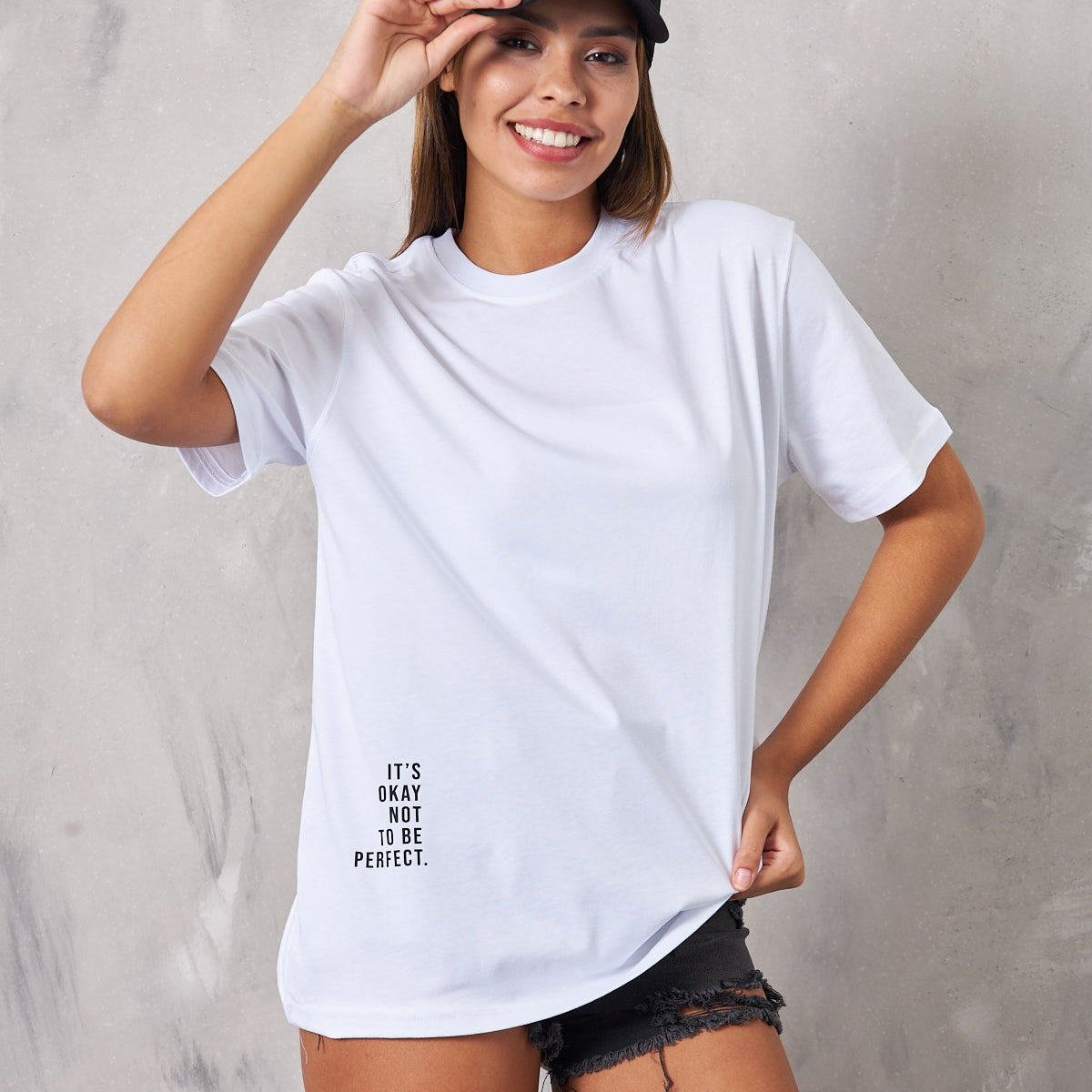 It's Okay Not To Be Perfect Yazılı Beyaz Kadın T-Shirt