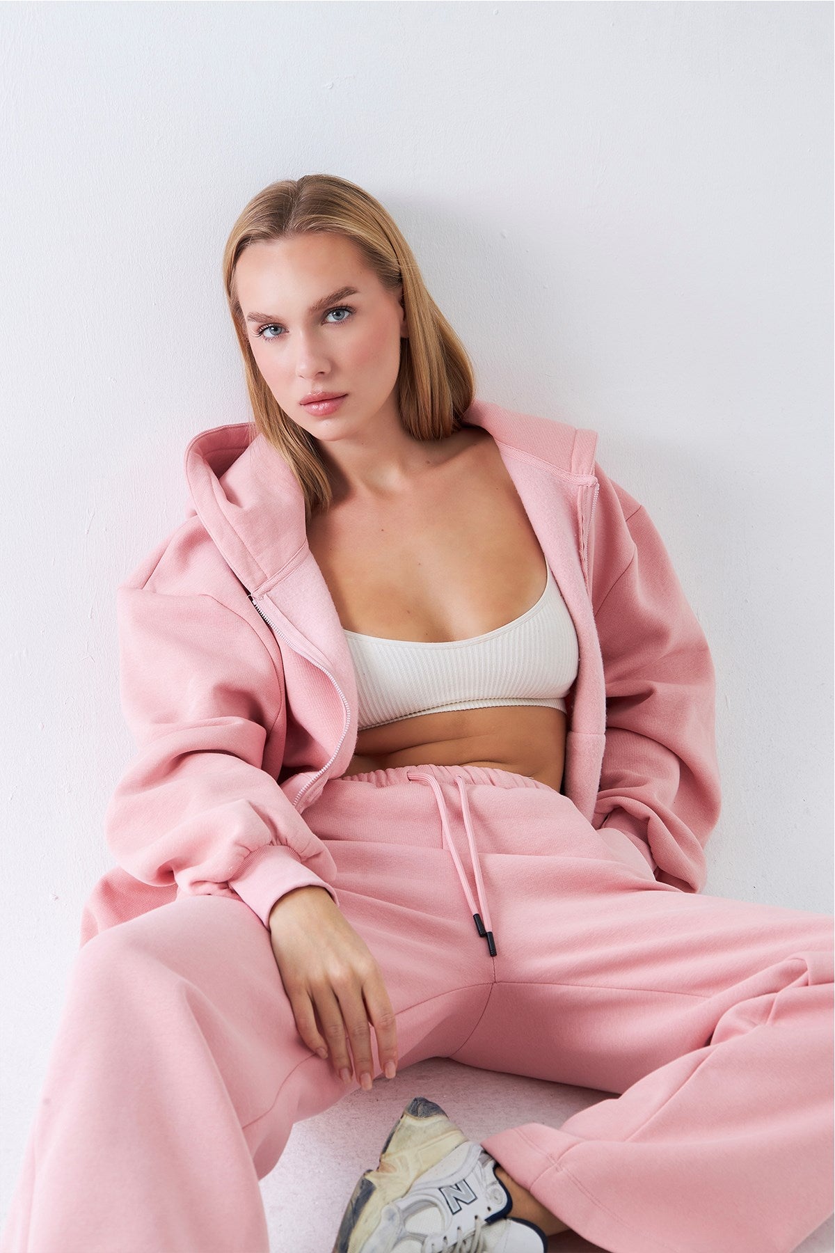 Kadın Oversize Zip Hoodie Pembe – Fermuarlı, Kapüşonlu, Kangru Cep,  3 İplik Şardonlu Polar