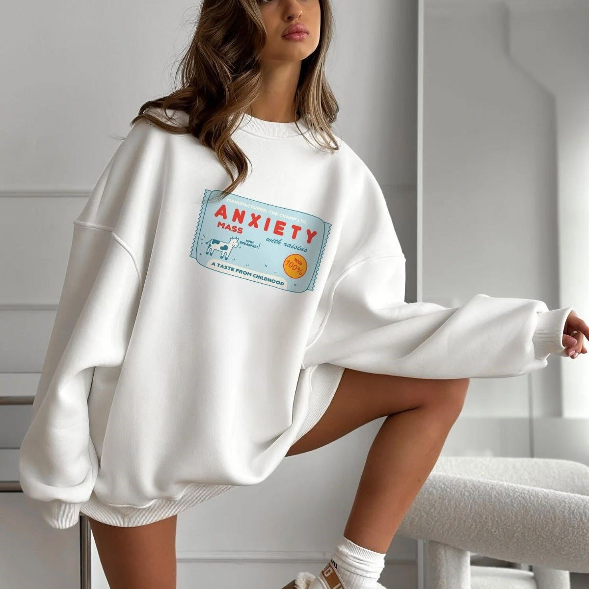 Kadın Oversize Sweatshirt Elbise Anxiety Bar Baskılı Beyaz – Bisiklet Yaka, 3 İplik Şardonlu Polar
