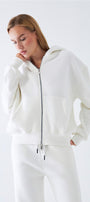 Kadın Oversize Zip Hoodie Beyaz – Fermuarlı, Kapüşonlu, Kangru Cep,  3 İplik Şardonlu Polar