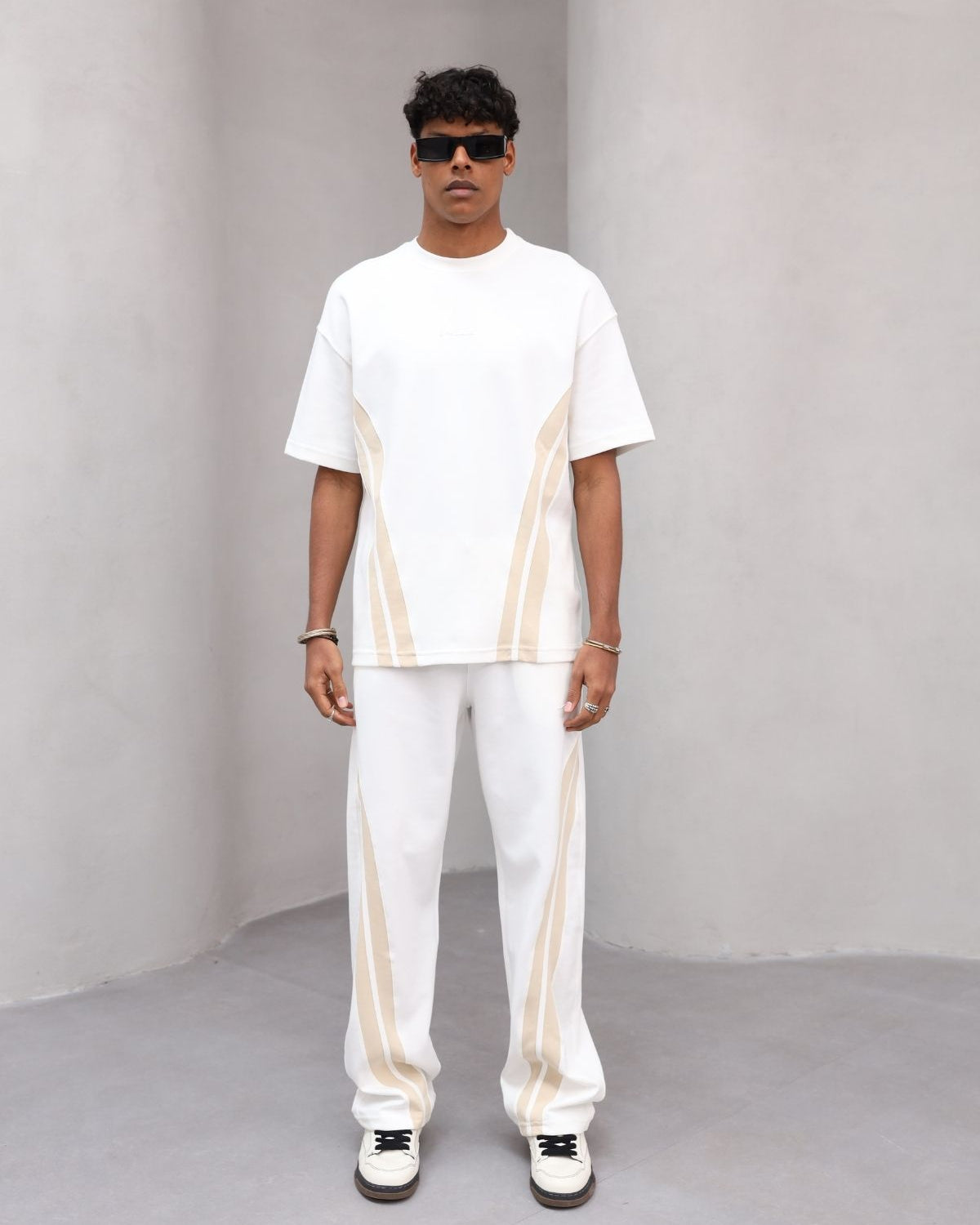 Rahat Kesim Şerit Detaylı Minimal Çizgili Oversize Erkek Günlük Takım