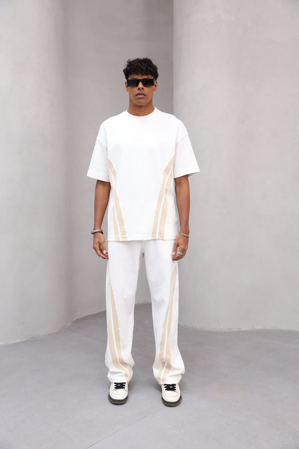 Rahat Kesim Şerit Detaylı Minimal Çizgili Oversize Erkek Günlük Takım