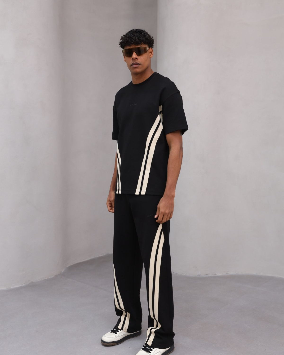 Rahat Kesim Şerit Detaylı Minimal Çizgili Oversize Erkek Günlük Takım