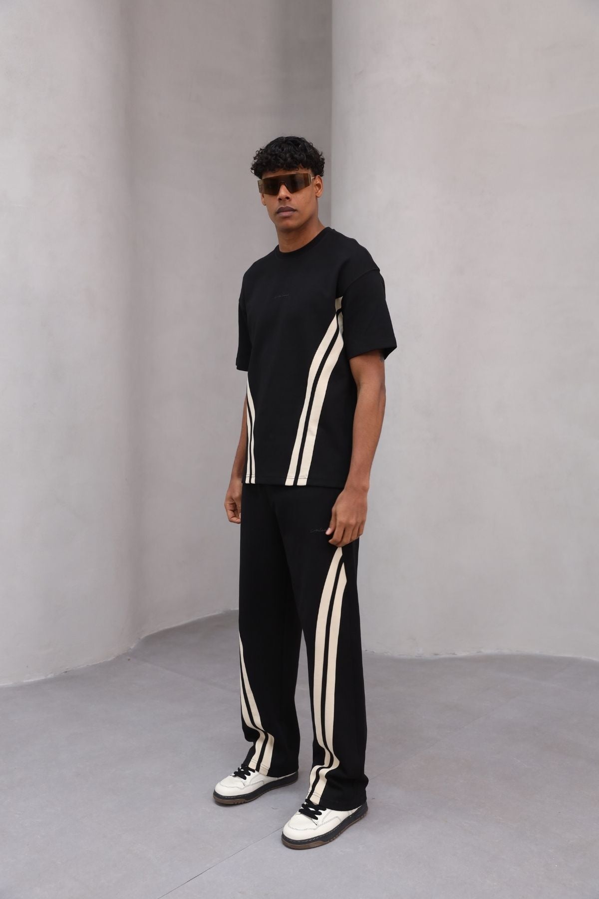 Rahat Kesim Şerit Detaylı Minimal Çizgili Oversize Erkek Günlük Takım