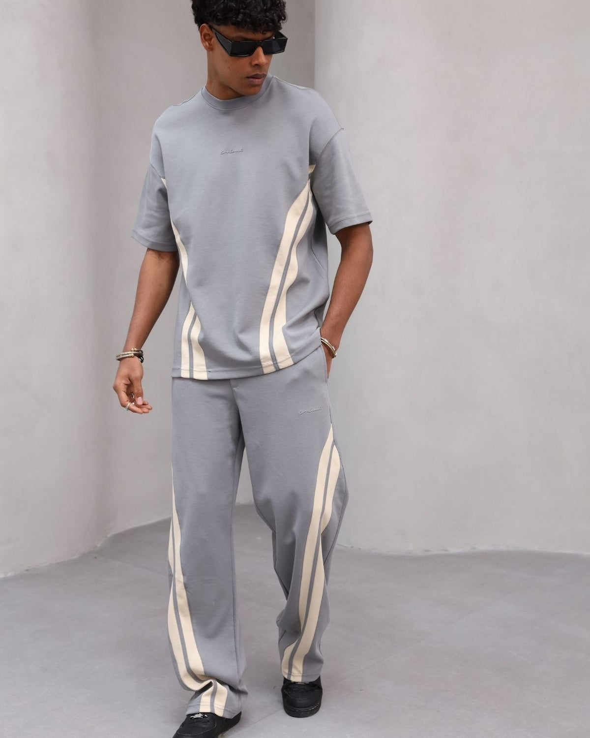 Rahat Kesim Şerit Detaylı Minimal Çizgili Oversize Erkek Günlük Takım