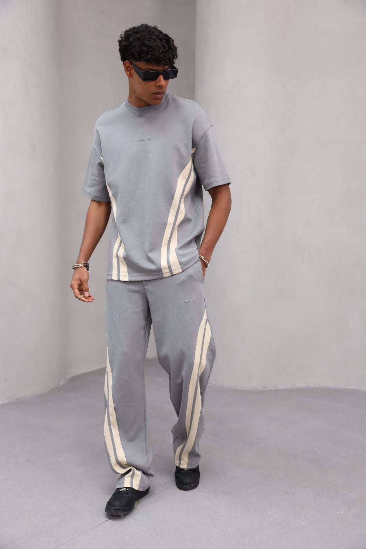 Rahat Kesim Şerit Detaylı Minimal Çizgili Oversize Erkek Günlük Takım