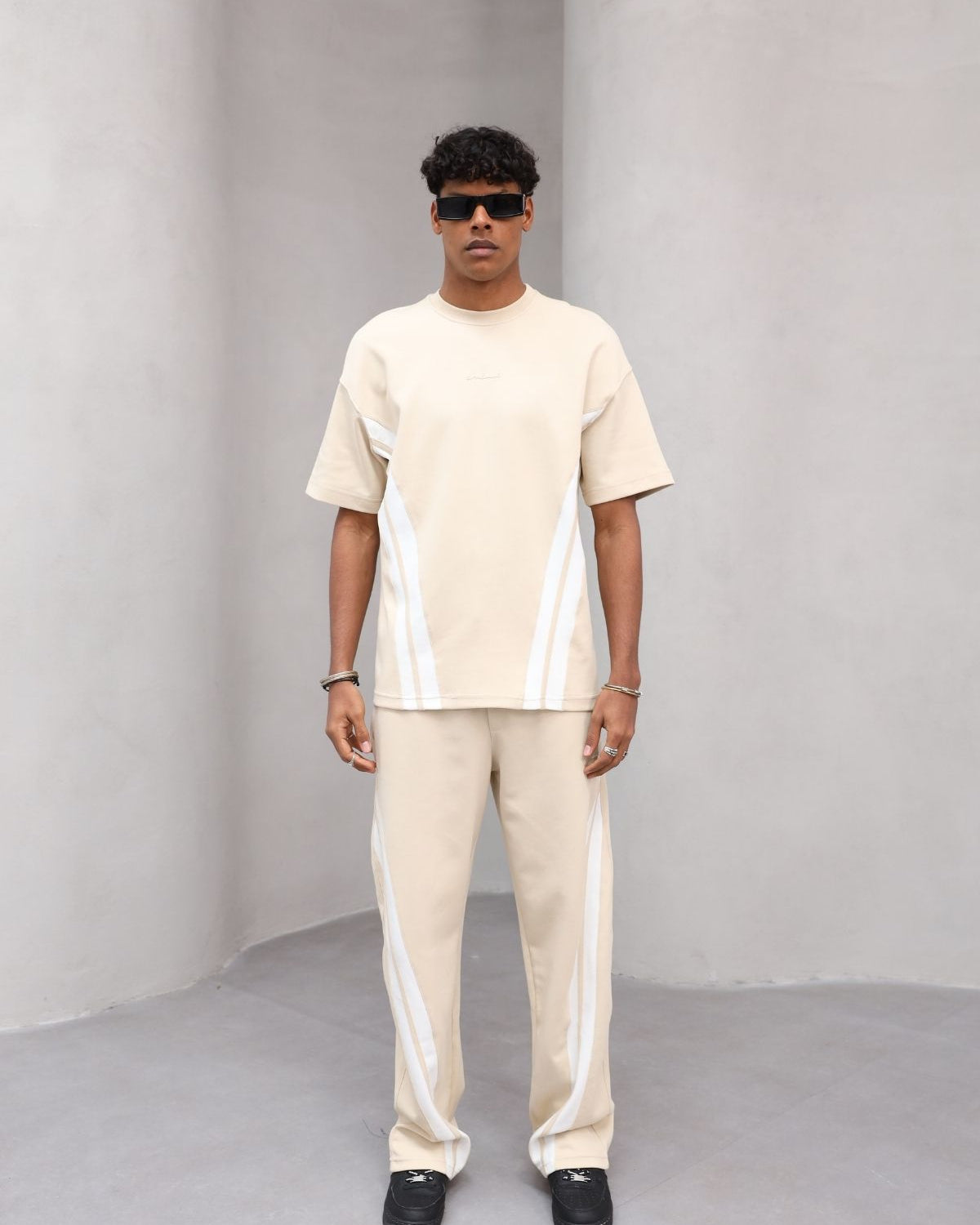Rahat Kesim Şerit Detaylı Minimal Çizgili Oversize Erkek Günlük Takım
