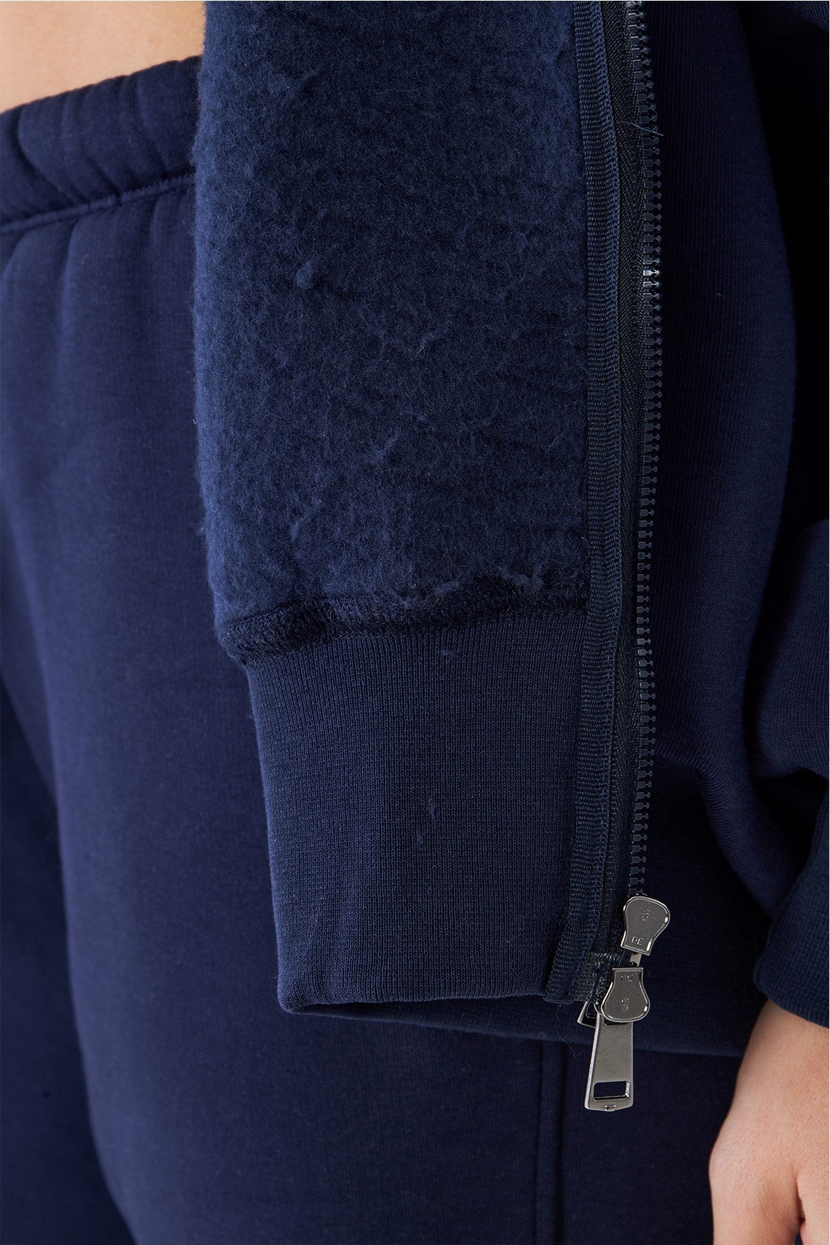 Kadın Oversize Zip Hoodie Lacivert – Fermuarlı, Kapüşonlu, Kangru Cep,  3 İplik Şardonlu Polar