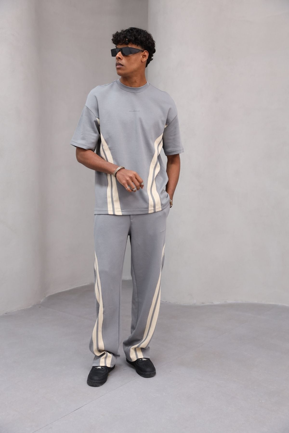 Rahat Kesim Şerit Detaylı Minimal Çizgili Oversize Erkek Günlük Takım