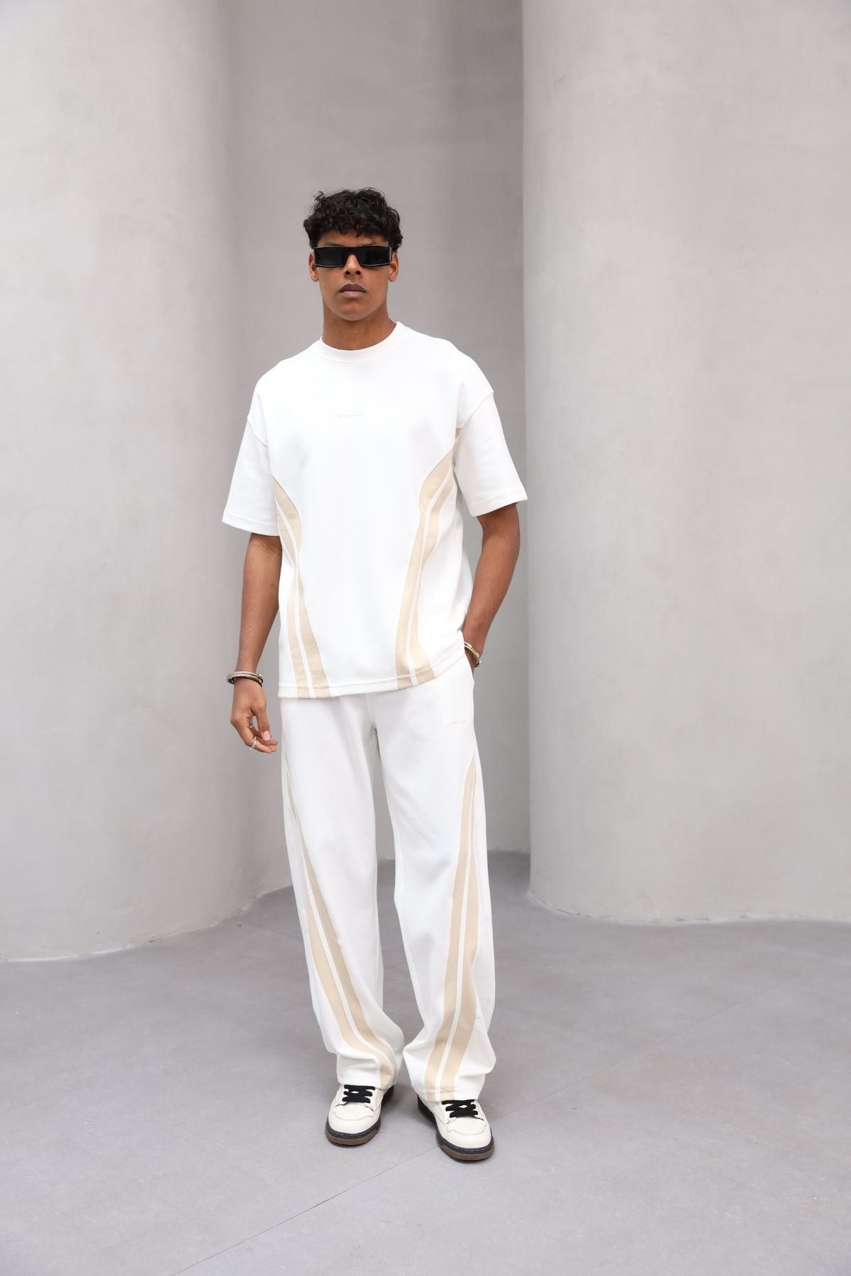 Rahat Kesim Şerit Detaylı Minimal Çizgili Oversize Erkek Günlük Takım