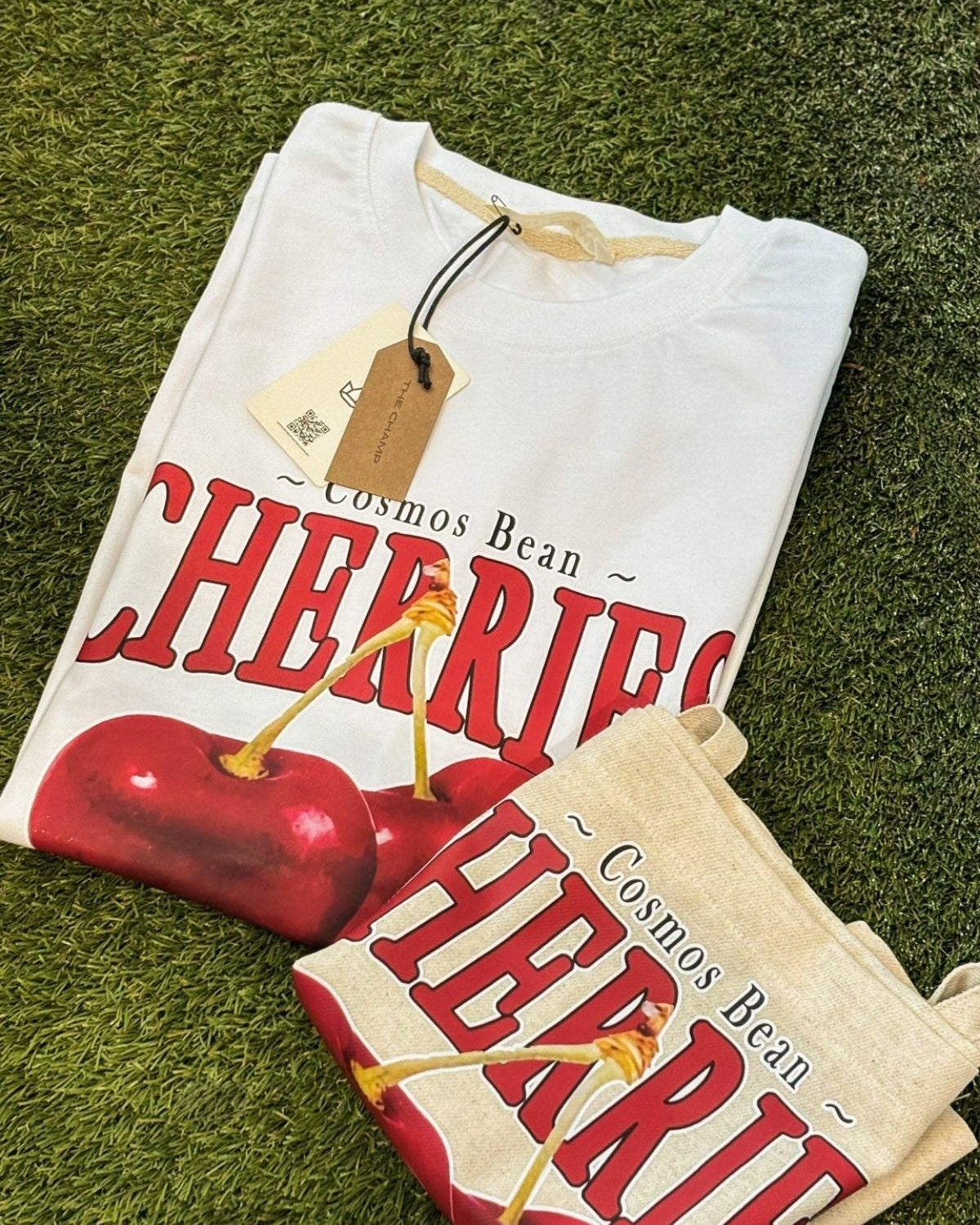 Kiraz Desenli Beyaz Oversize Kadın T-Shirt ve Ücretsiz Bez Çanta