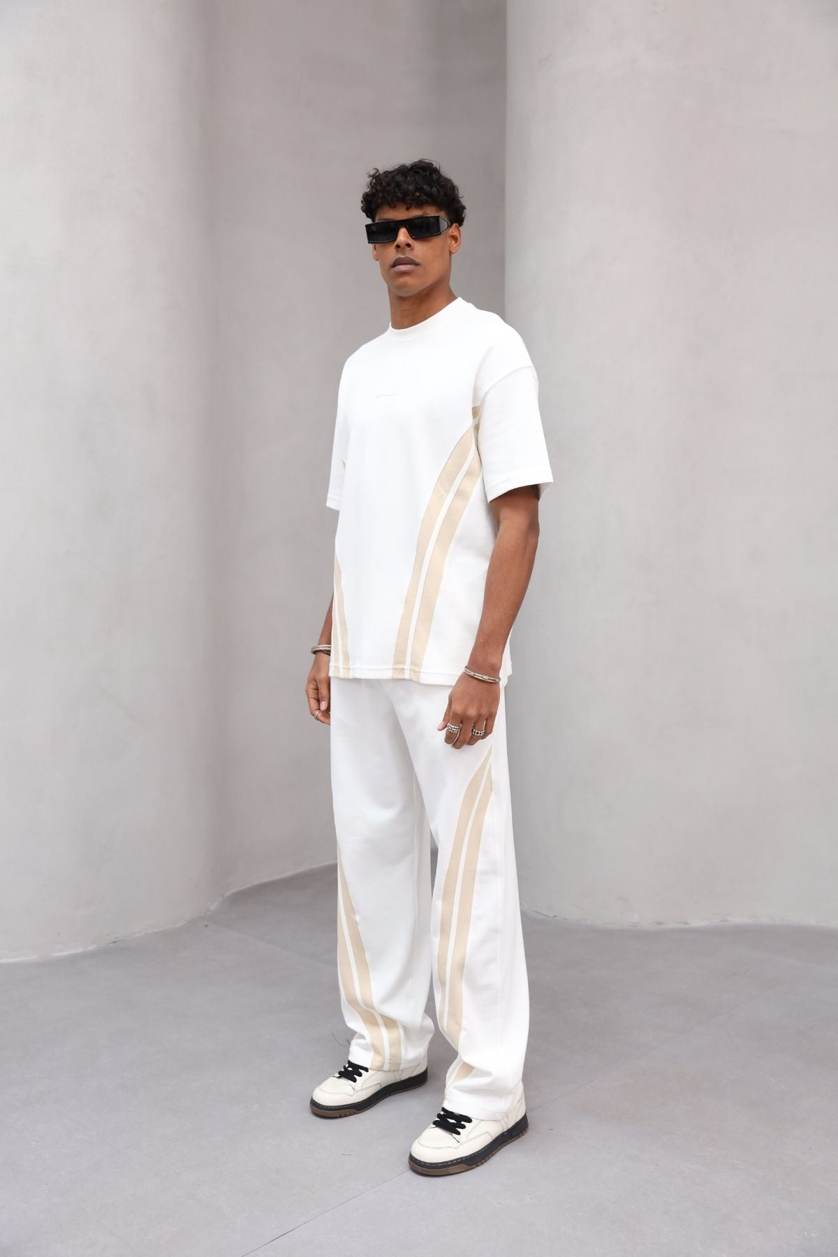 Rahat Kesim Şerit Detaylı Minimal Çizgili Oversize Erkek Günlük Takım