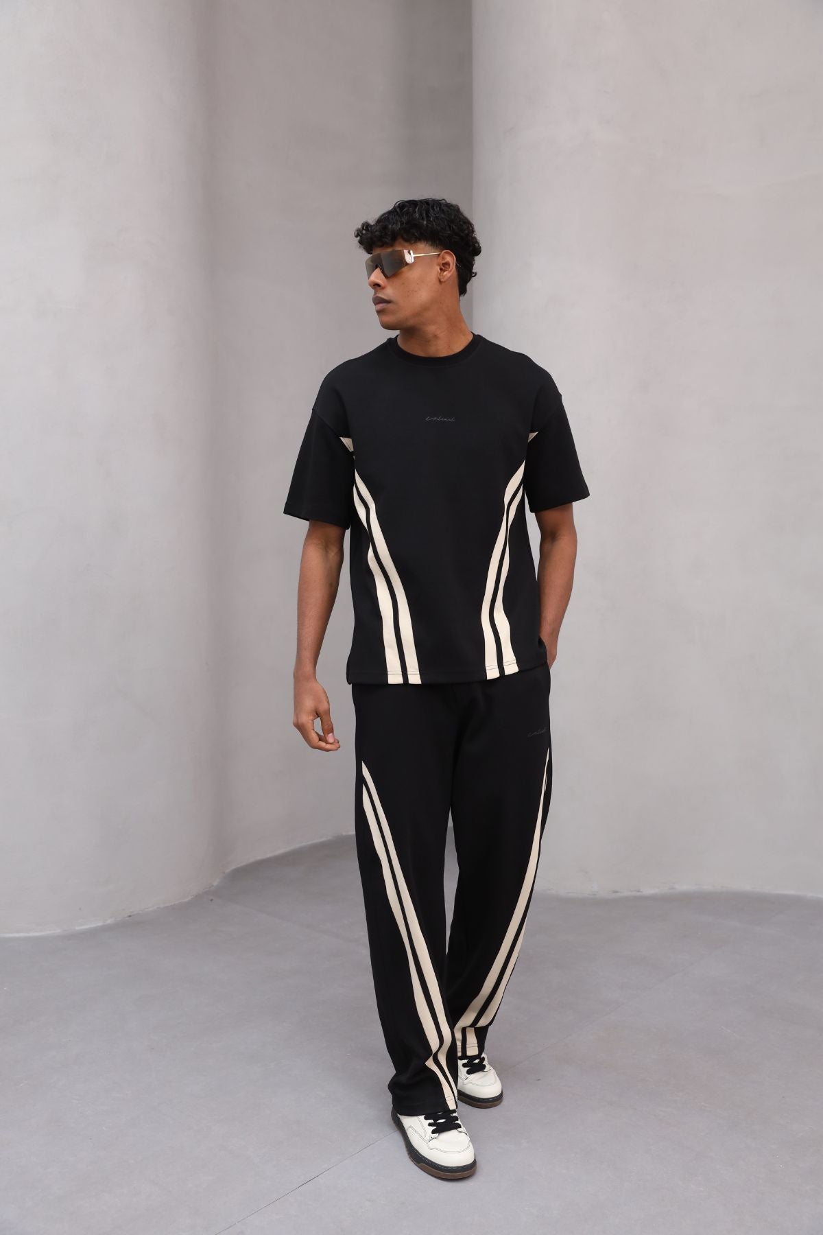 Rahat Kesim Şerit Detaylı Minimal Çizgili Oversize Erkek Günlük Takım
