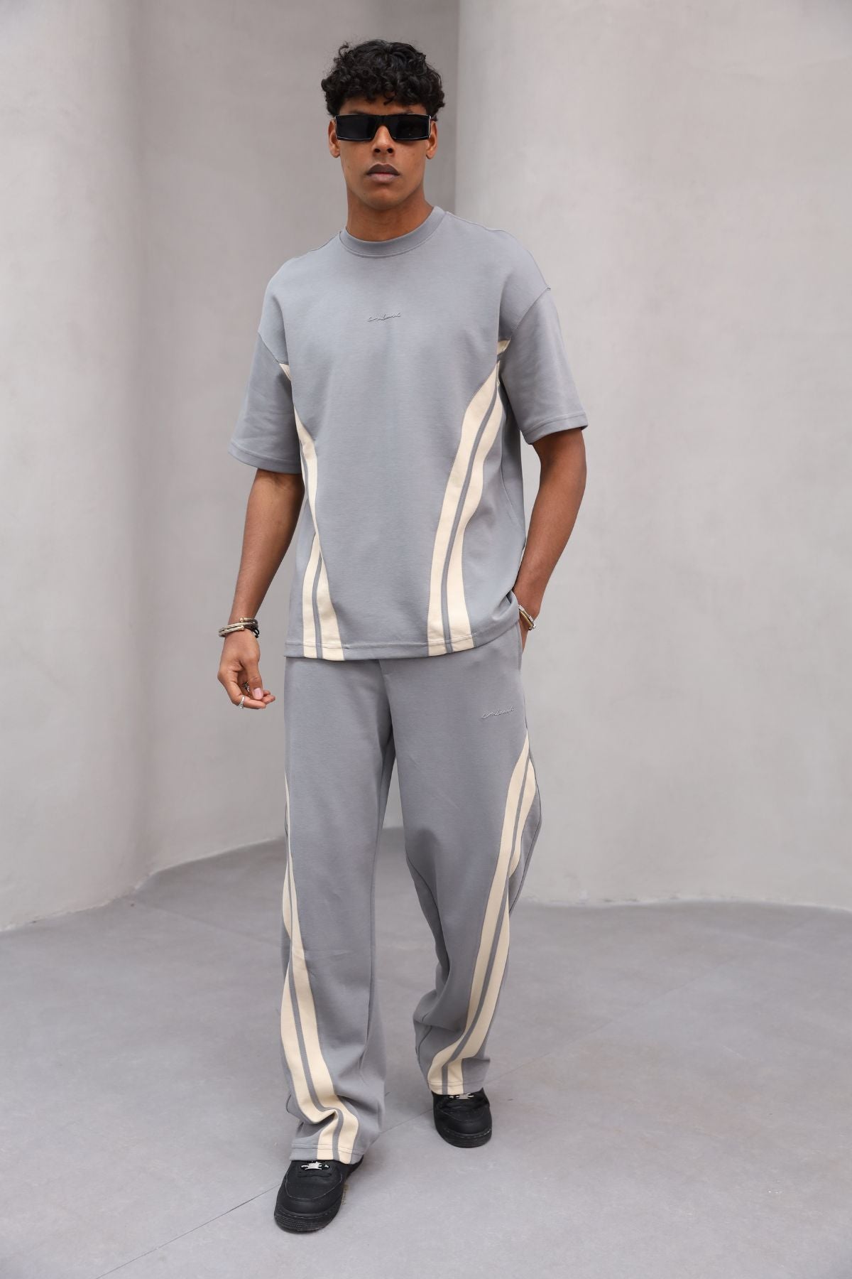 Rahat Kesim Şerit Detaylı Minimal Çizgili Oversize Erkek Günlük Takım