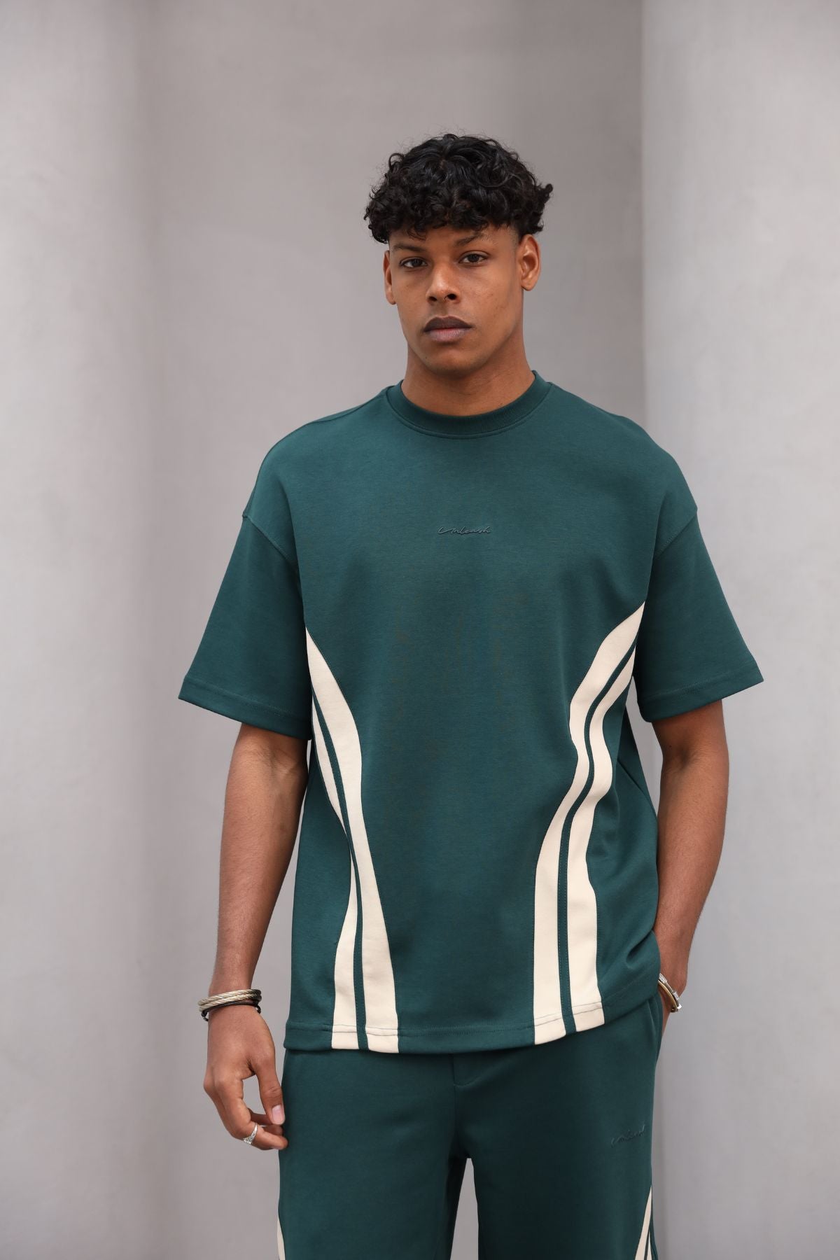 Rahat Kesim Şerit Detaylı Minimal Çizgili Oversize Erkek Günlük Takım