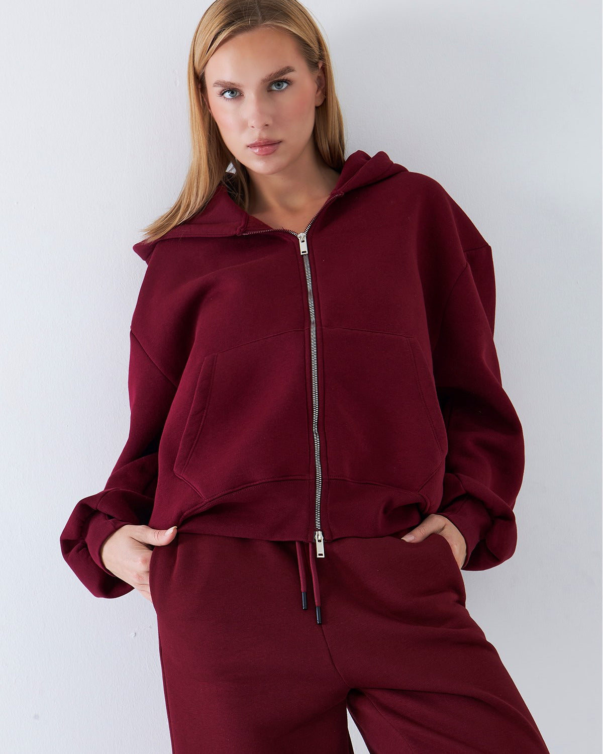 Kadın Oversize Zip Hoodie Bordo – Fermuarlı, Kapüşonlu, Kangru Cep,  3 İplik Şardonlu Polar