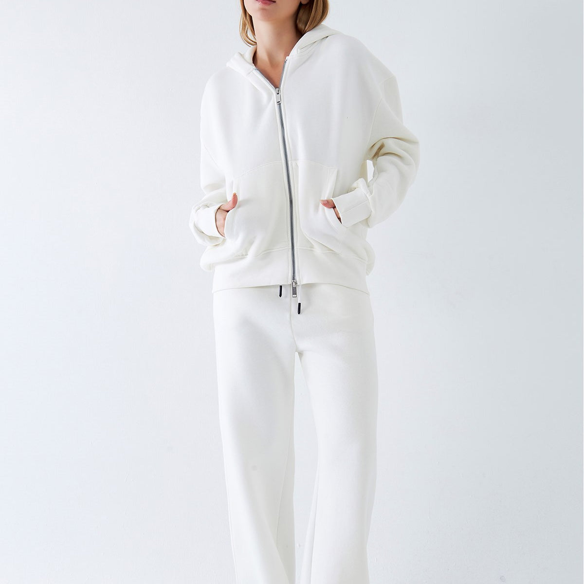 Kadın Oversize Eşofman Takımı Zip Beyaz – Fermuarlı, Kapüşonlu, Bol Paça,  3 İplik Şardonlu Polar
