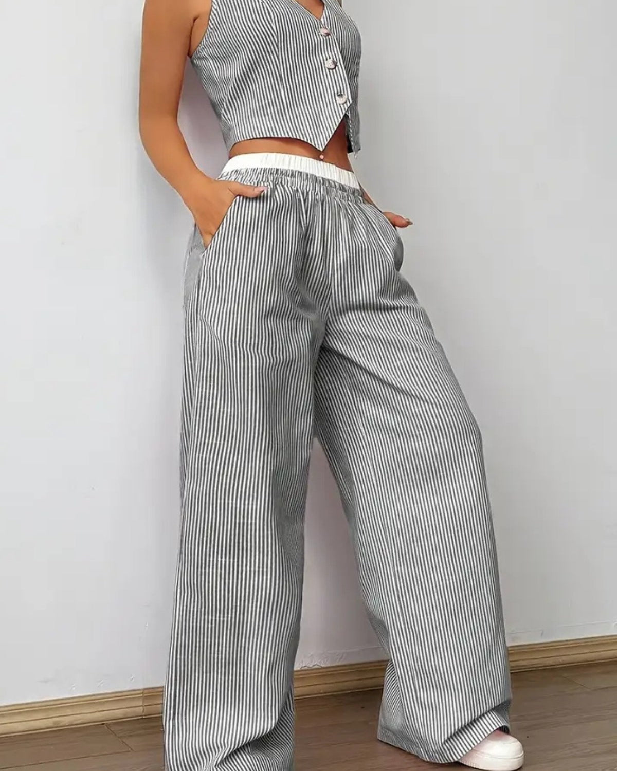 Kadın Çizgili Poplin Dokuma İkili Takım – Düğmeli Crop Yelek & Bol Paça Pantolon Yazlık Rahat Model