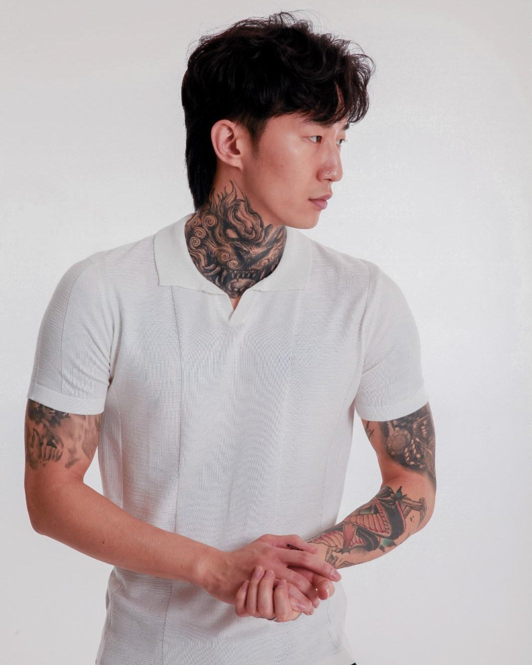 Erkek Beyaz Polo Yaka Triko Tişört – Kısa Kollu Modern Rahat Kalıp Yazlık Model