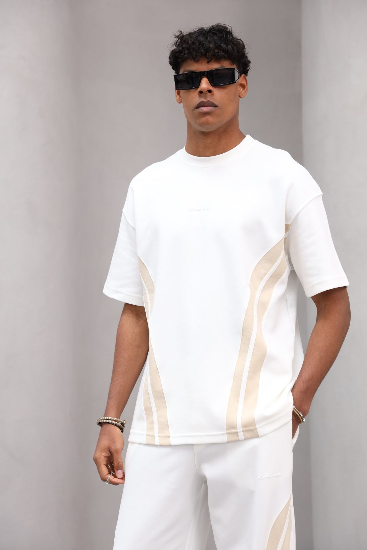 Rahat Kesim Şerit Detaylı Minimal Çizgili Oversize Erkek Günlük Takım