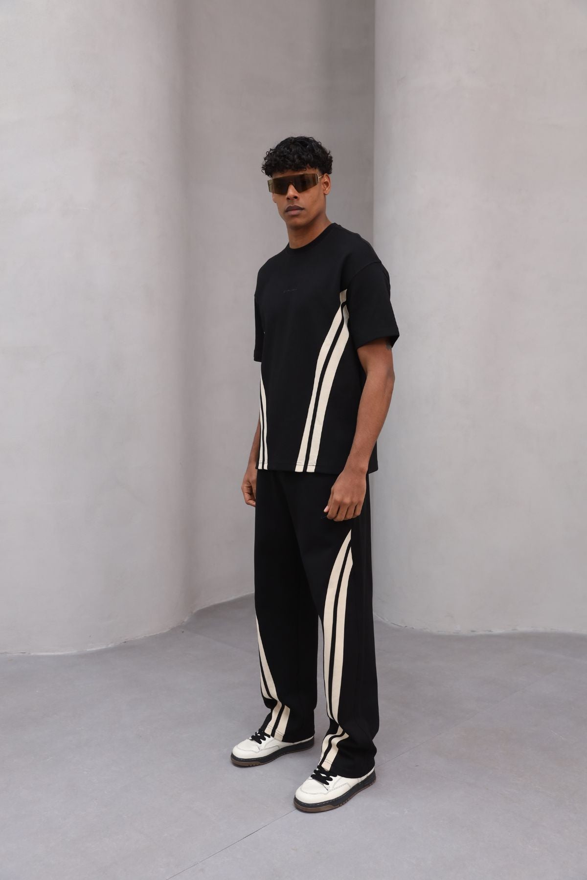Rahat Kesim Şerit Detaylı Minimal Çizgili Oversize Erkek Günlük Takım