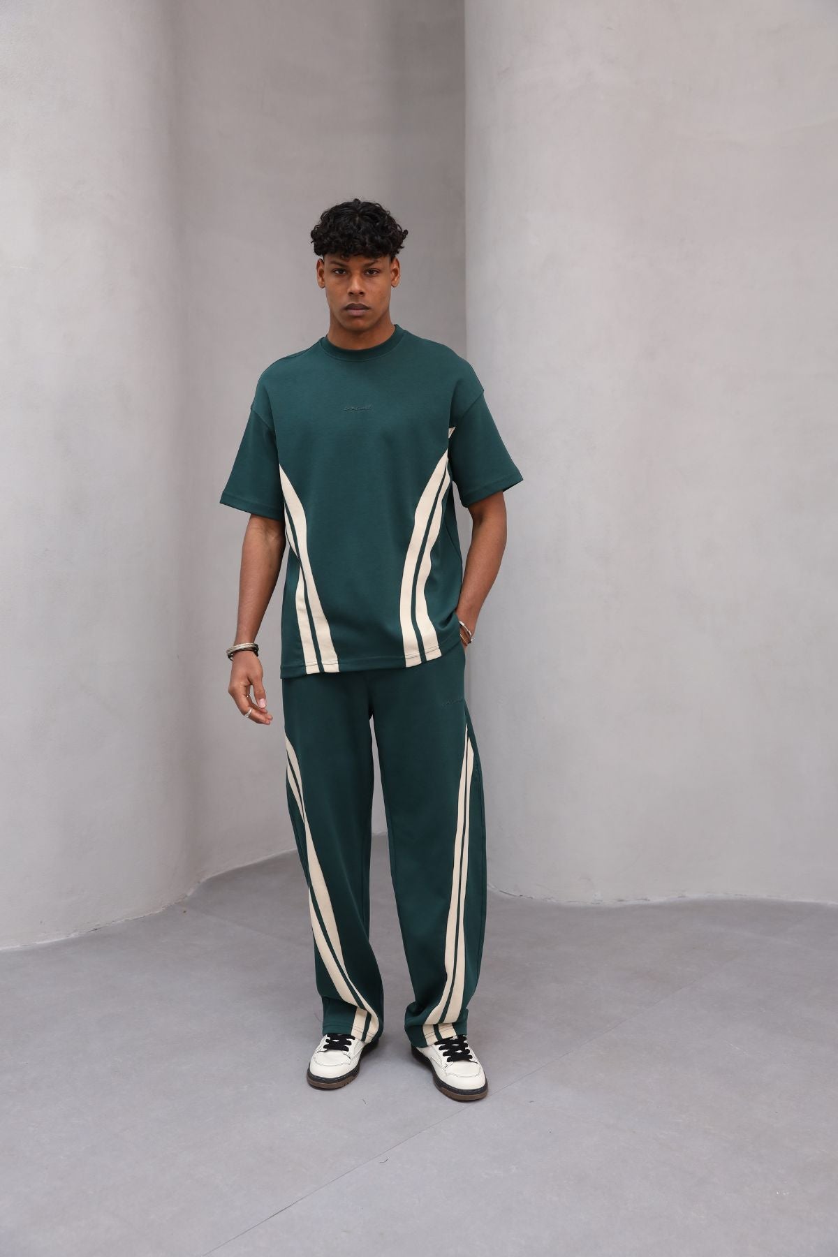 Rahat Kesim Şerit Detaylı Minimal Çizgili Oversize Erkek Günlük Takım