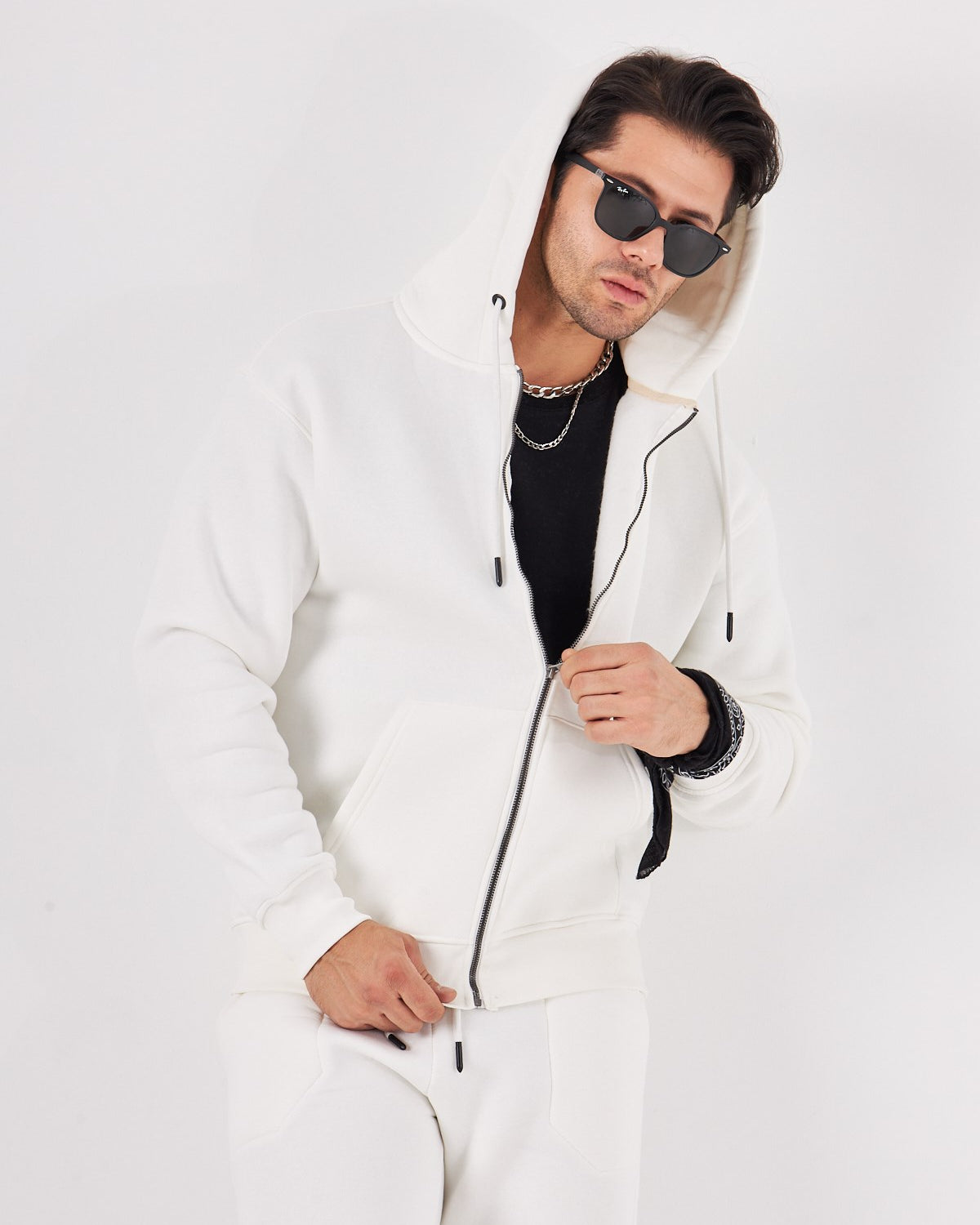 Kanguru Cep Detaylı Kapüşonlu Fermuar Kapamalı Bağcık Bağlamalı 3 iplik Şardonlu Sweatshirt