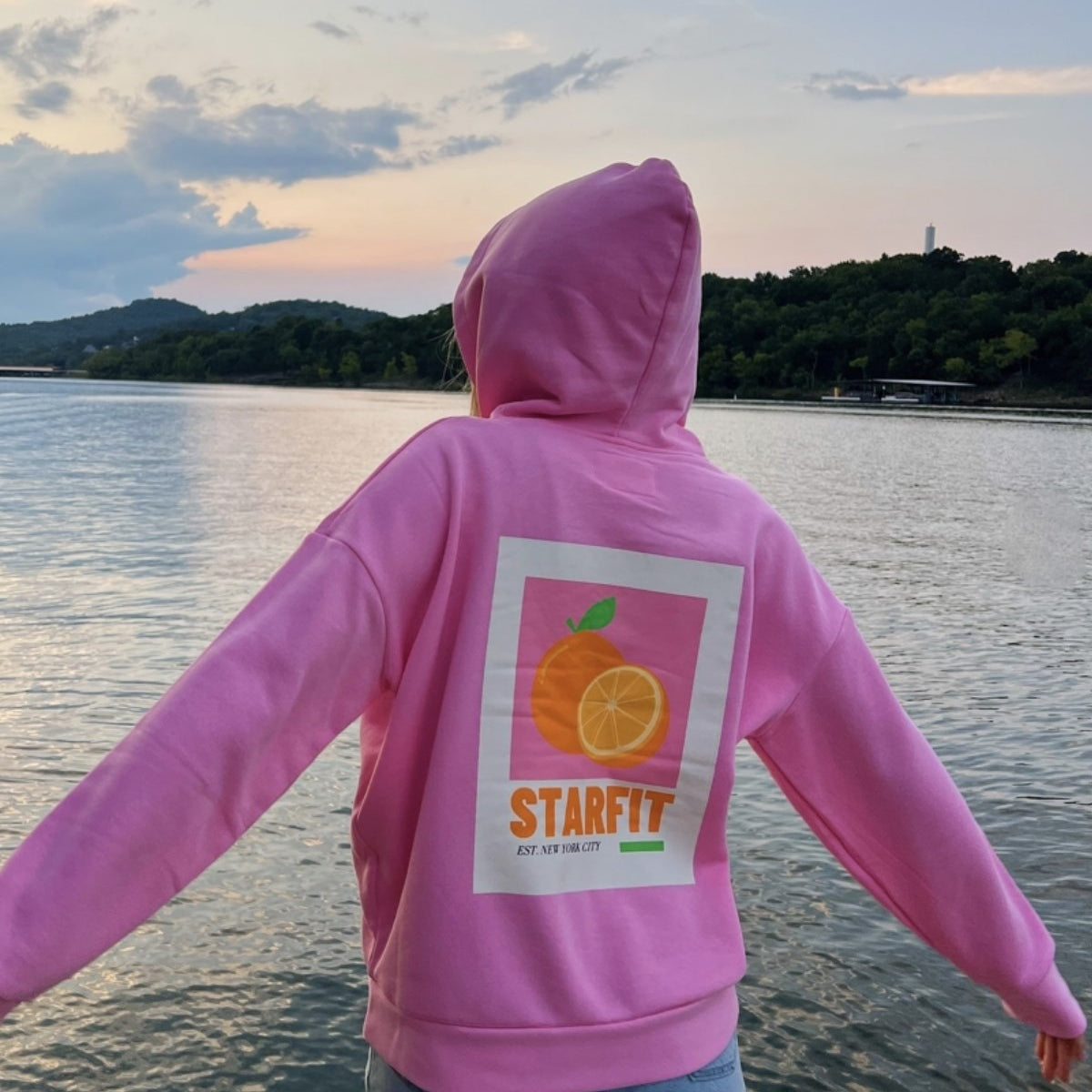 Pembe Oversize Hoodie Pembe – 3 İplik Şardonlu, Kapüşonlu Kanguru Cepli, Sırt Tam Portakal Baskı