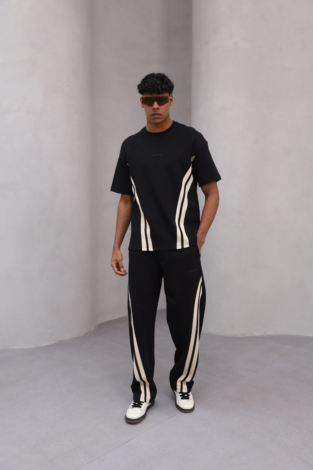 Rahat Kesim Şerit Detaylı Minimal Çizgili Oversize Erkek Günlük Takım