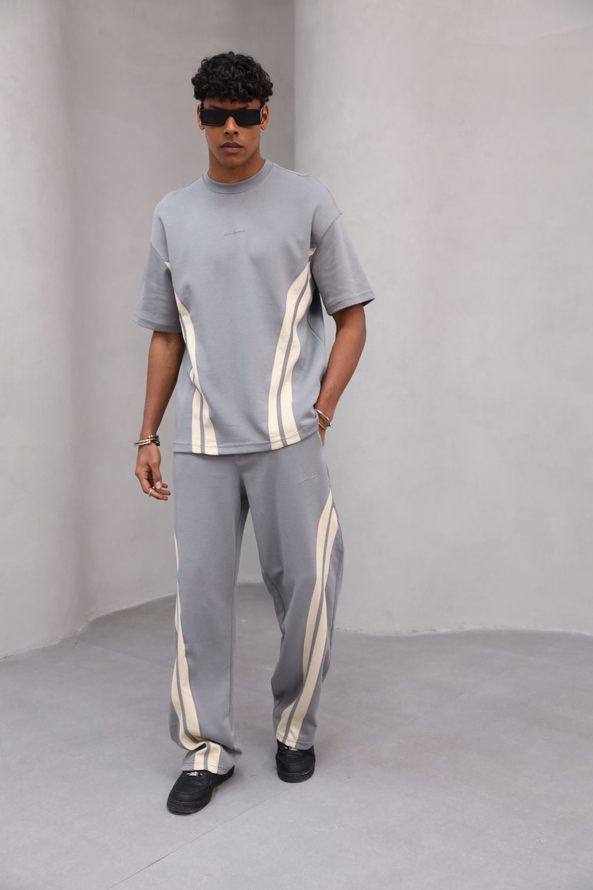 Rahat Kesim Şerit Detaylı Minimal Çizgili Oversize Erkek Günlük Takım