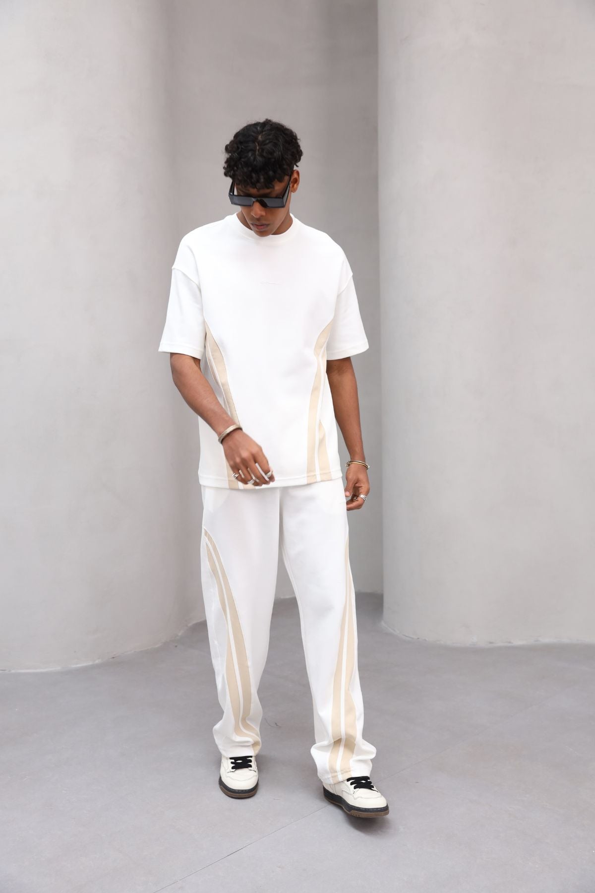 Rahat Kesim Şerit Detaylı Minimal Çizgili Oversize Erkek Günlük Takım