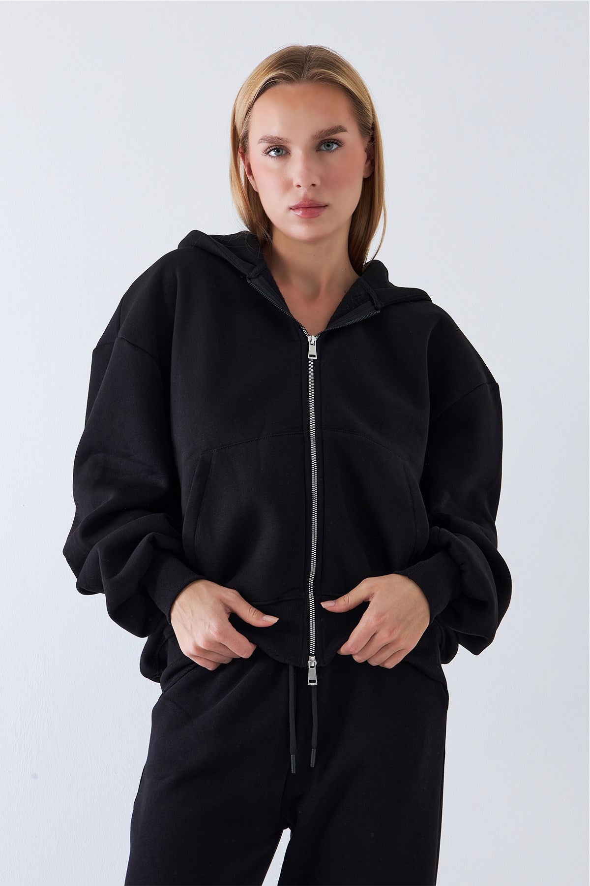 Kadın Oversize Eşofman Takımı Zip Siyah – Fermuarlı, Kapüşonlu, Bol Paça,  3 İplik Şardonlu Polar