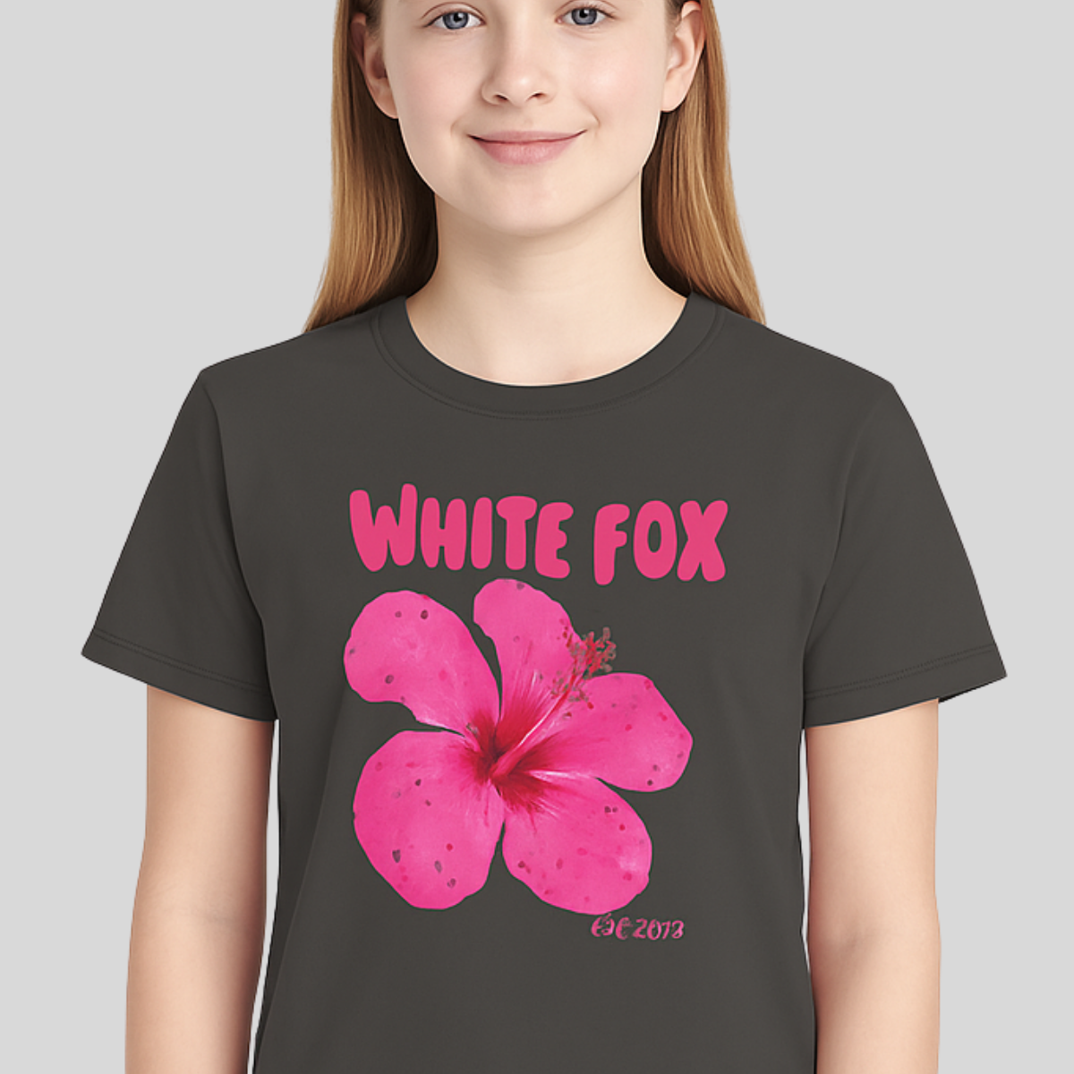Füme Renk Hibiskus Çiçekli Kız Çocuk Tişört %100 Pamuk